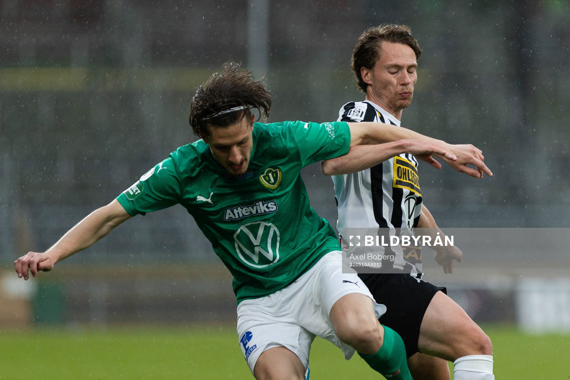 Jönköpings Adnan Maric och Landskronas Filip Ottosson under fotbollsmatchen i Superettan mellan Jönköpings Södra och Landskrona den 10 maj 2022 i Jönköping.