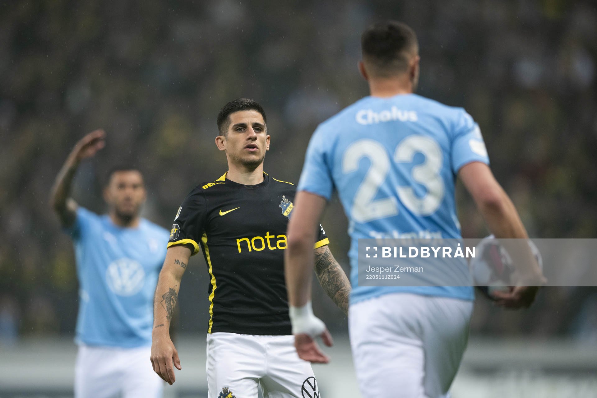 s Nicolas Stefanelli och Malmö FFs Matej Chalus