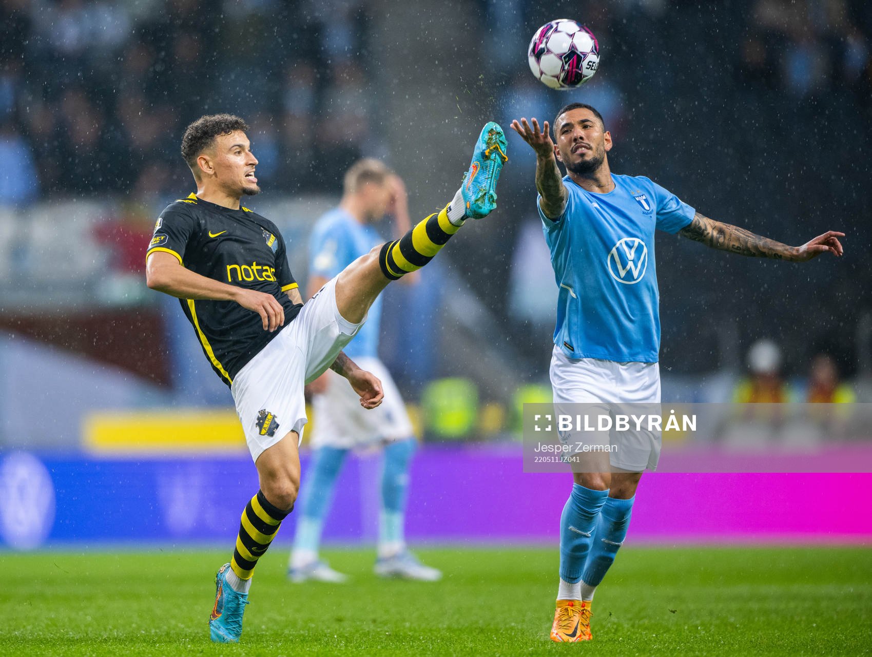 s Jordan Larsson och Malmö FFs Sergio Pena