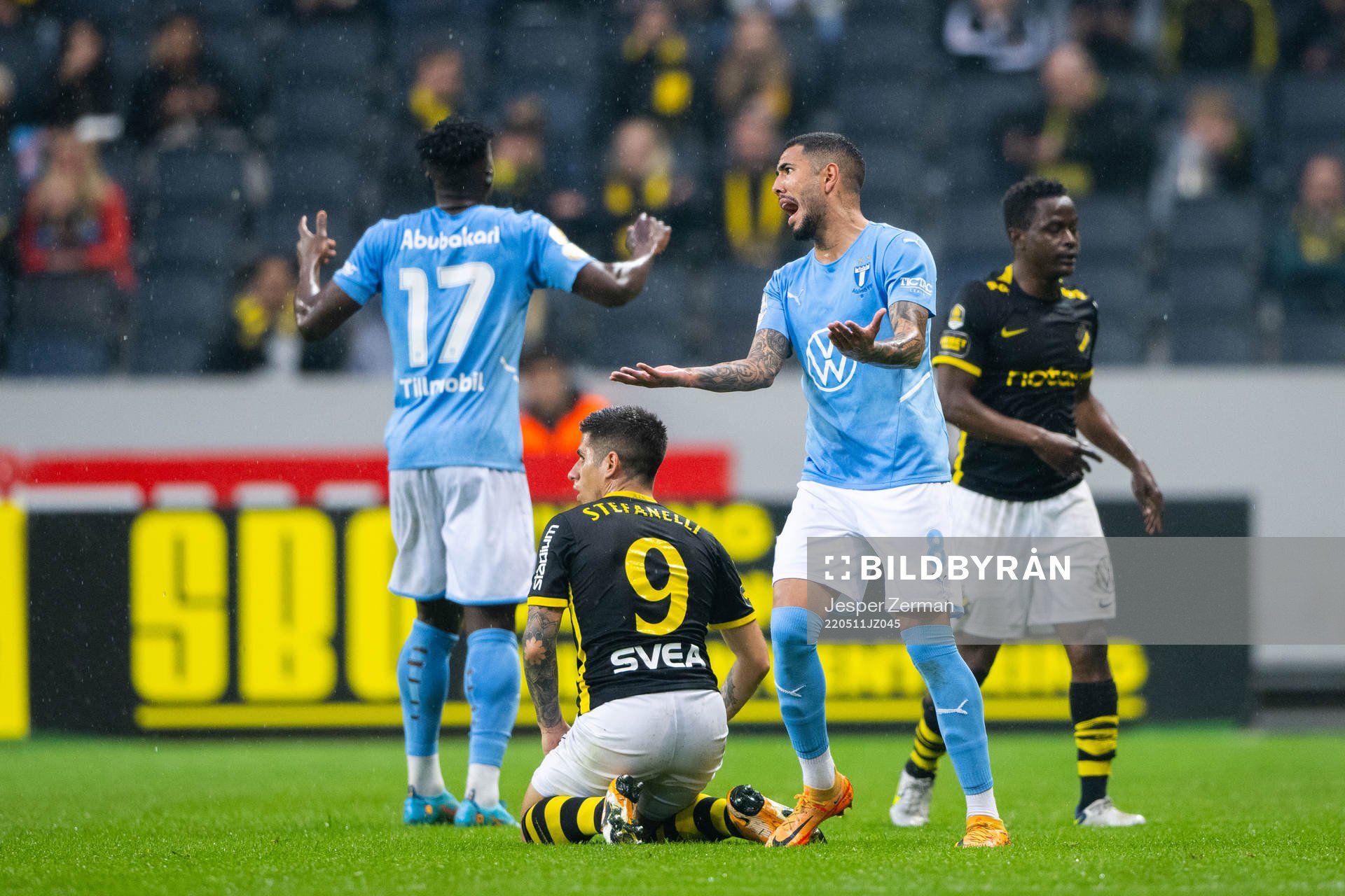 Malmö FFs Sergio Pena reagerar