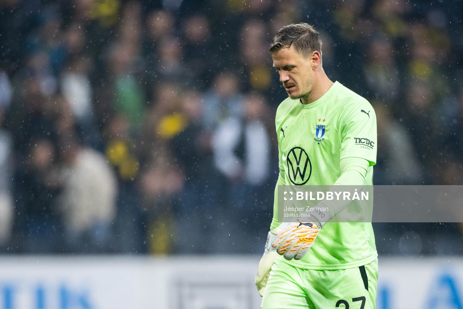 Malmö FFs målvakt Johan Dahlin deppar