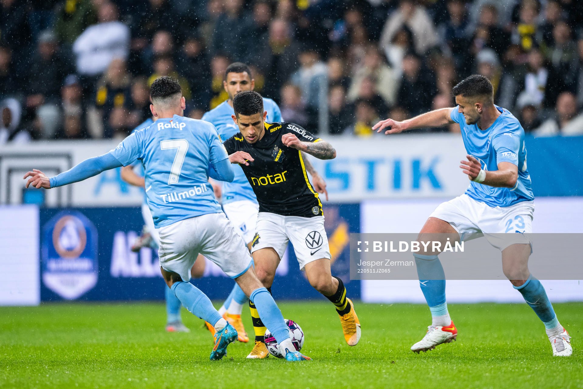 s Nicolas Stefanelli och Malmö FFs Erdal Rakip och Matej