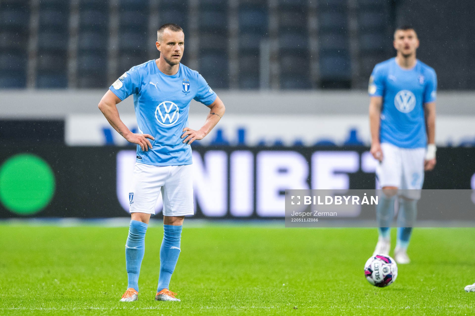 Malmö FFs Eric Larsson deppar
