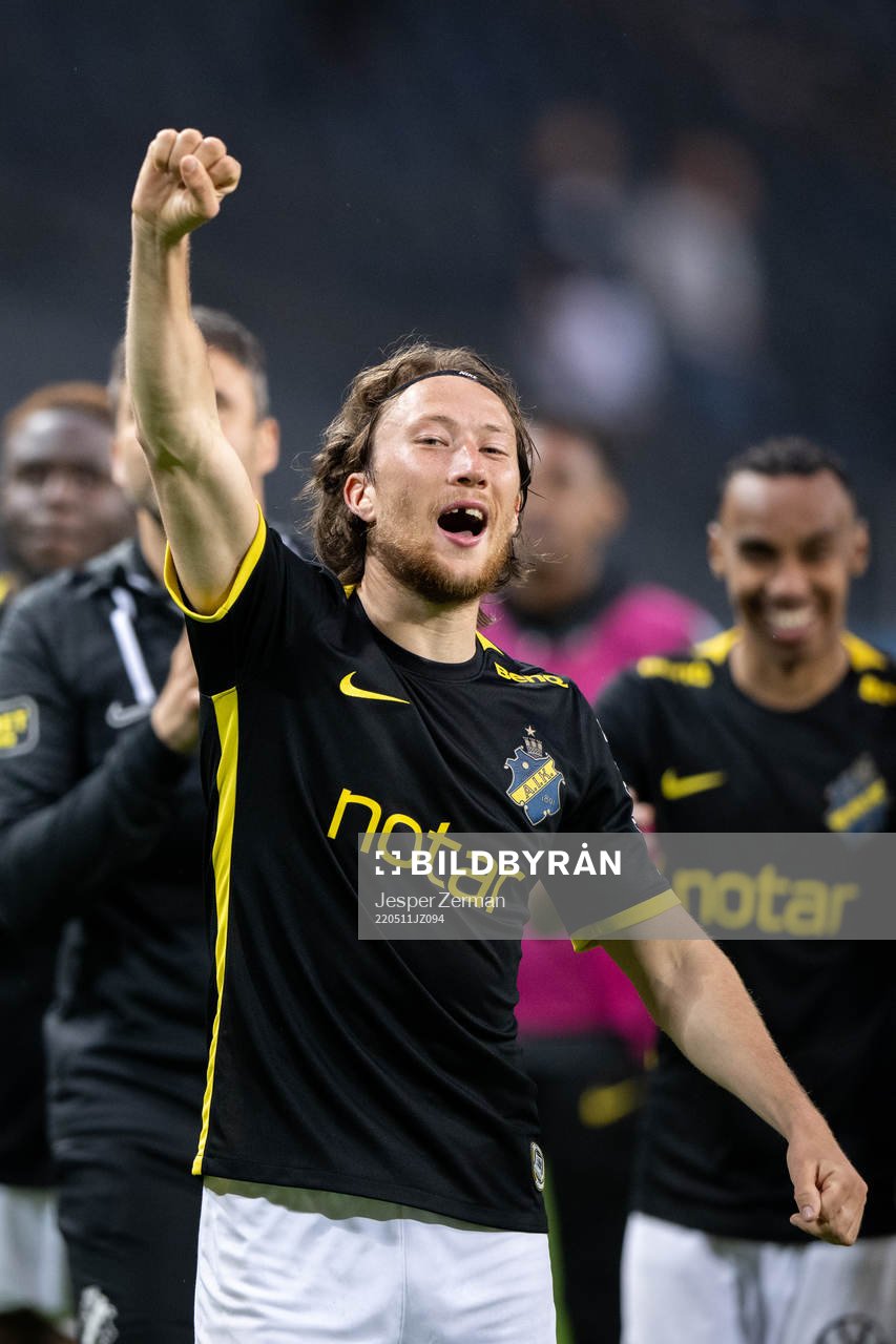 s Axel Björnström jublar