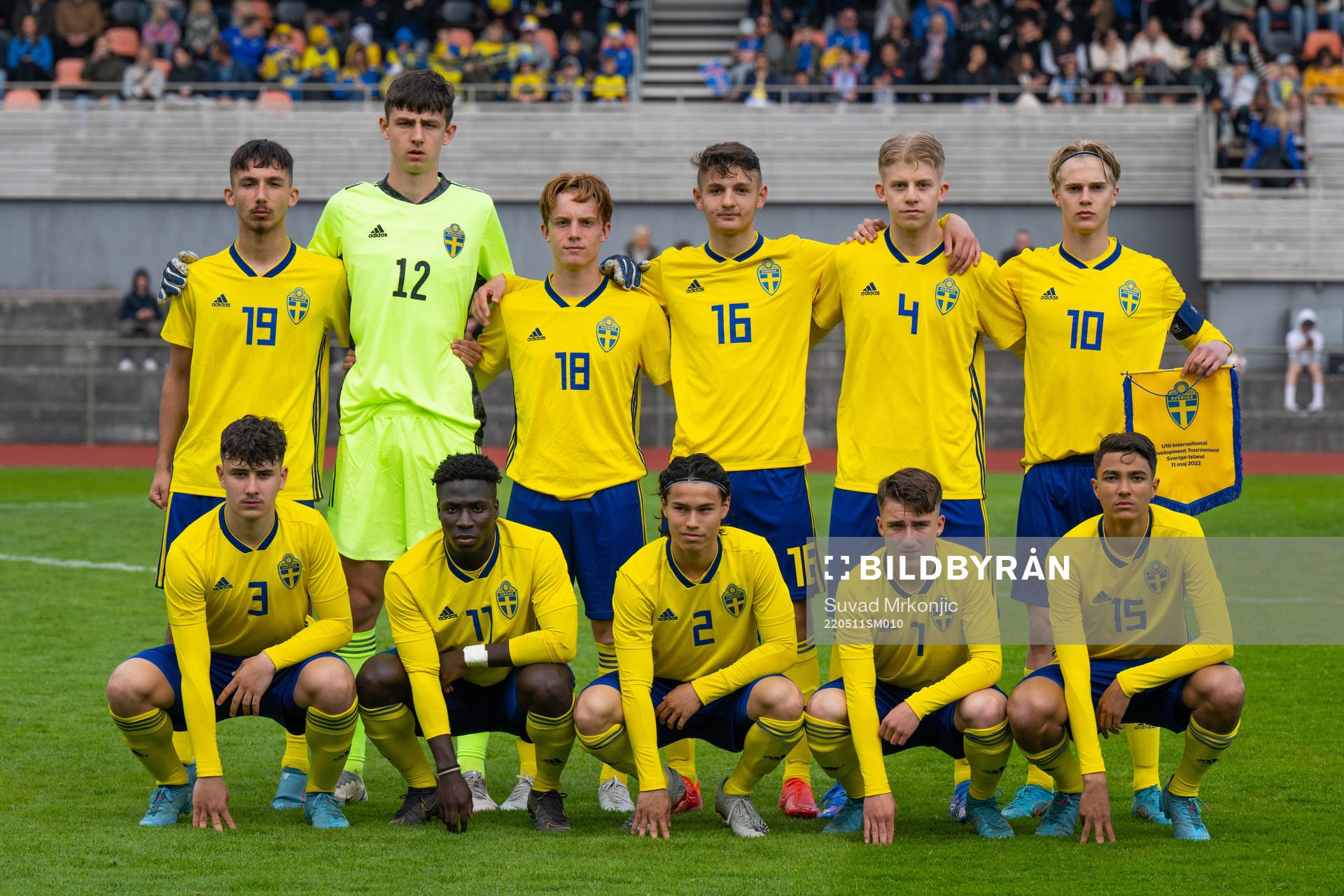 Sveriges Alexandru Ghita, målvakt Liam Selin, William
