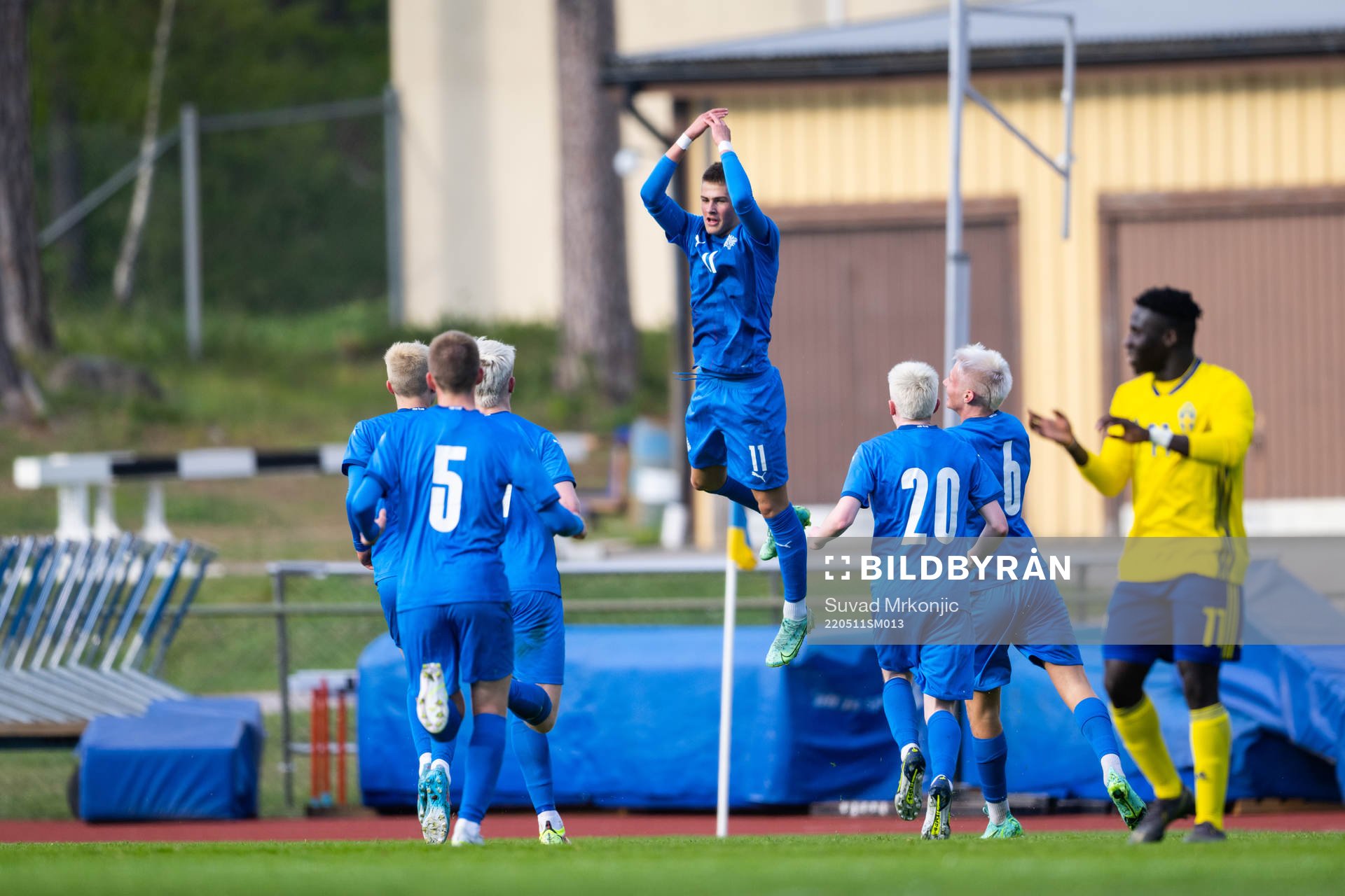 Islands Ageir Galdur Gudmundsson jublar efter 0-1 under fotbollsmatchen i P16 UEFA Development Tournament mellan Sverige och Island den 11 maj 2022 i Karlskrona.