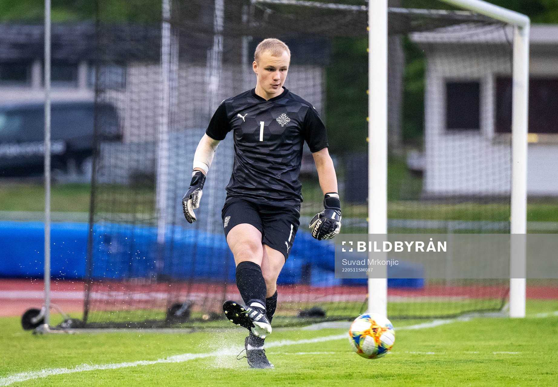 Islands målvakt Ivar Arnbro Thorhallsson under fotbollsmatchen i P16 UEFA Development Tournament mellan Sverige och Island den 11 maj 2022 i Karlskrona.