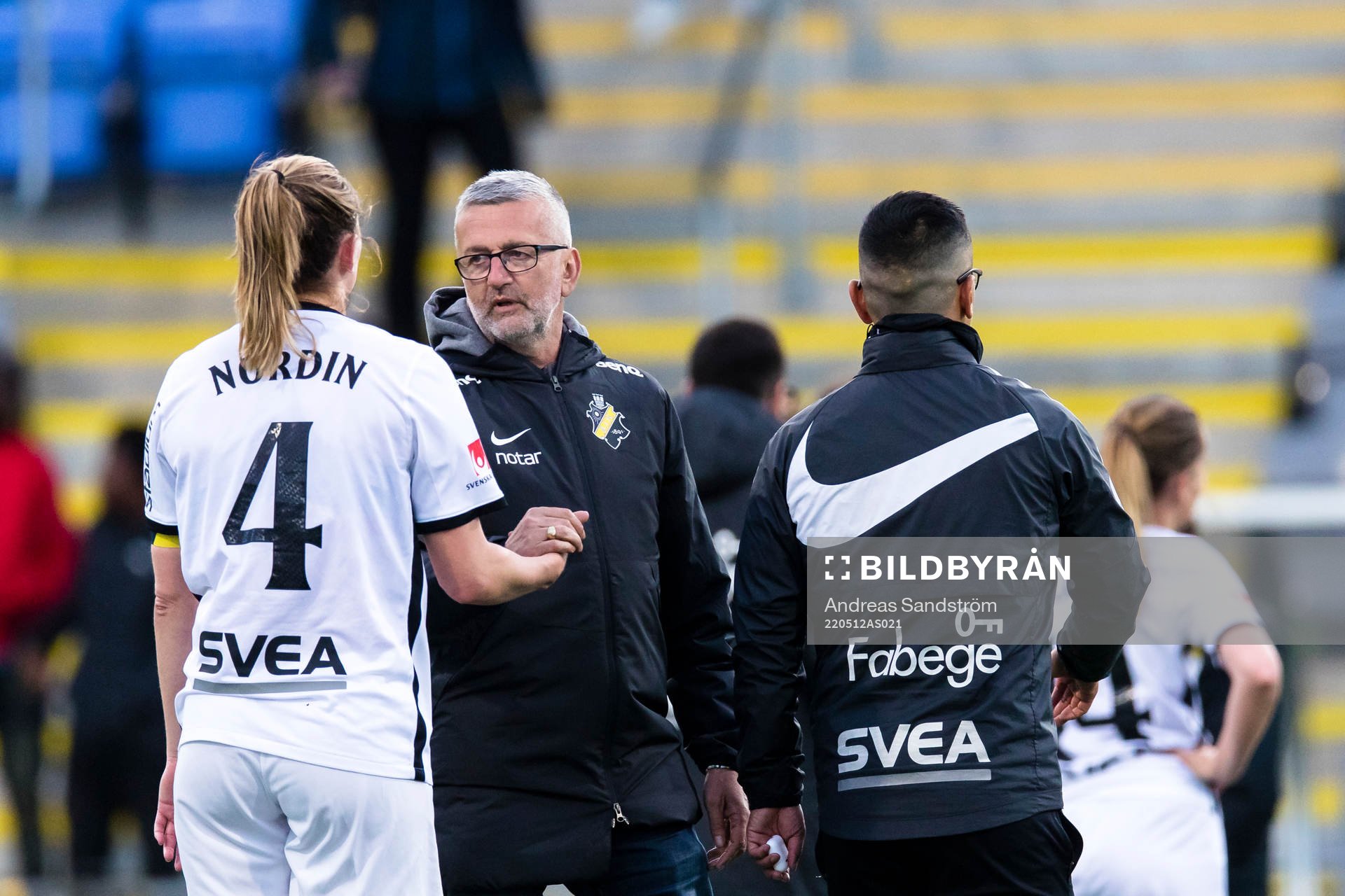 s tränare Nebojsa Novakovic och Jennie Nordin