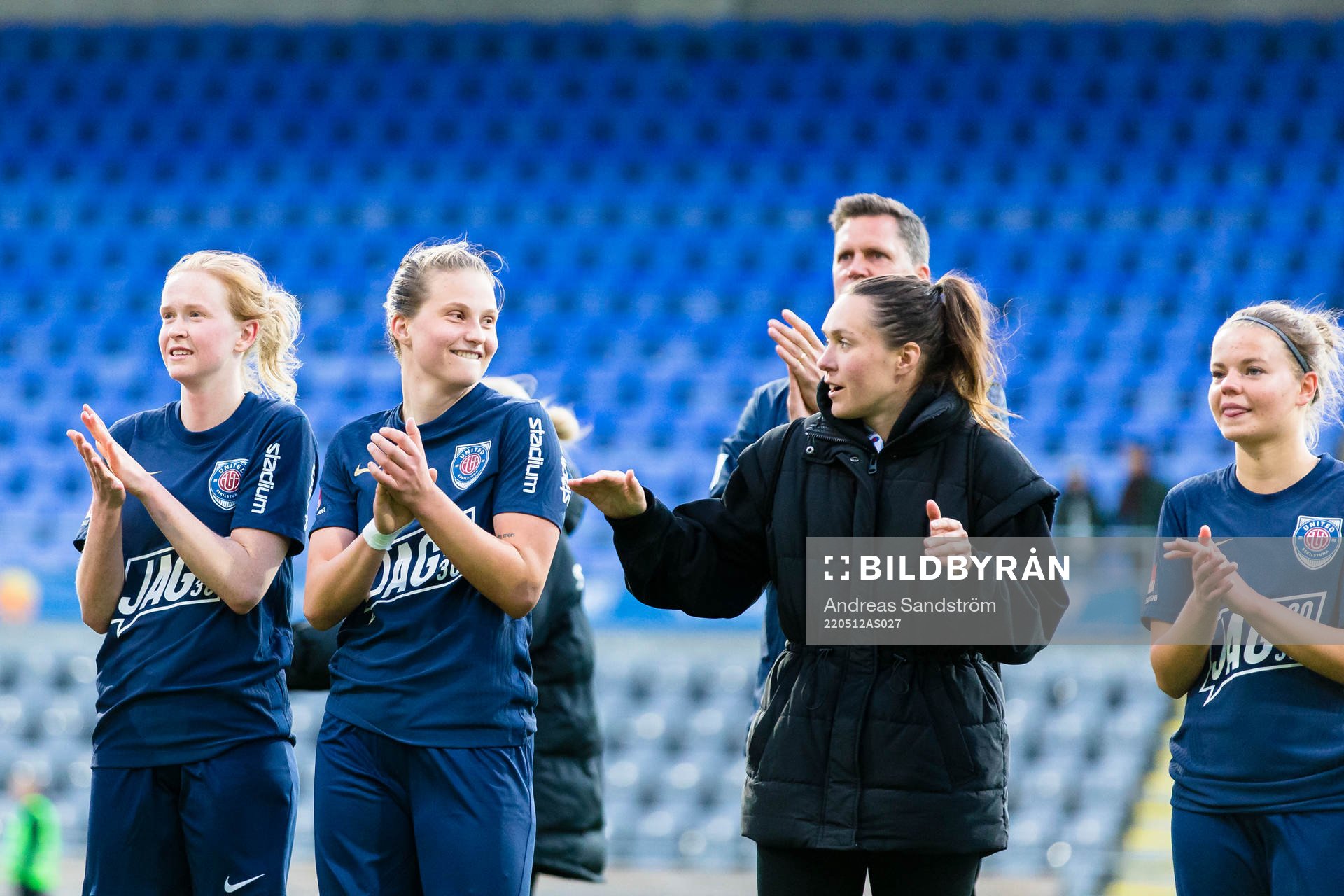 Eskilstunas Elise Stenevik (m) jublar med lagkamrater