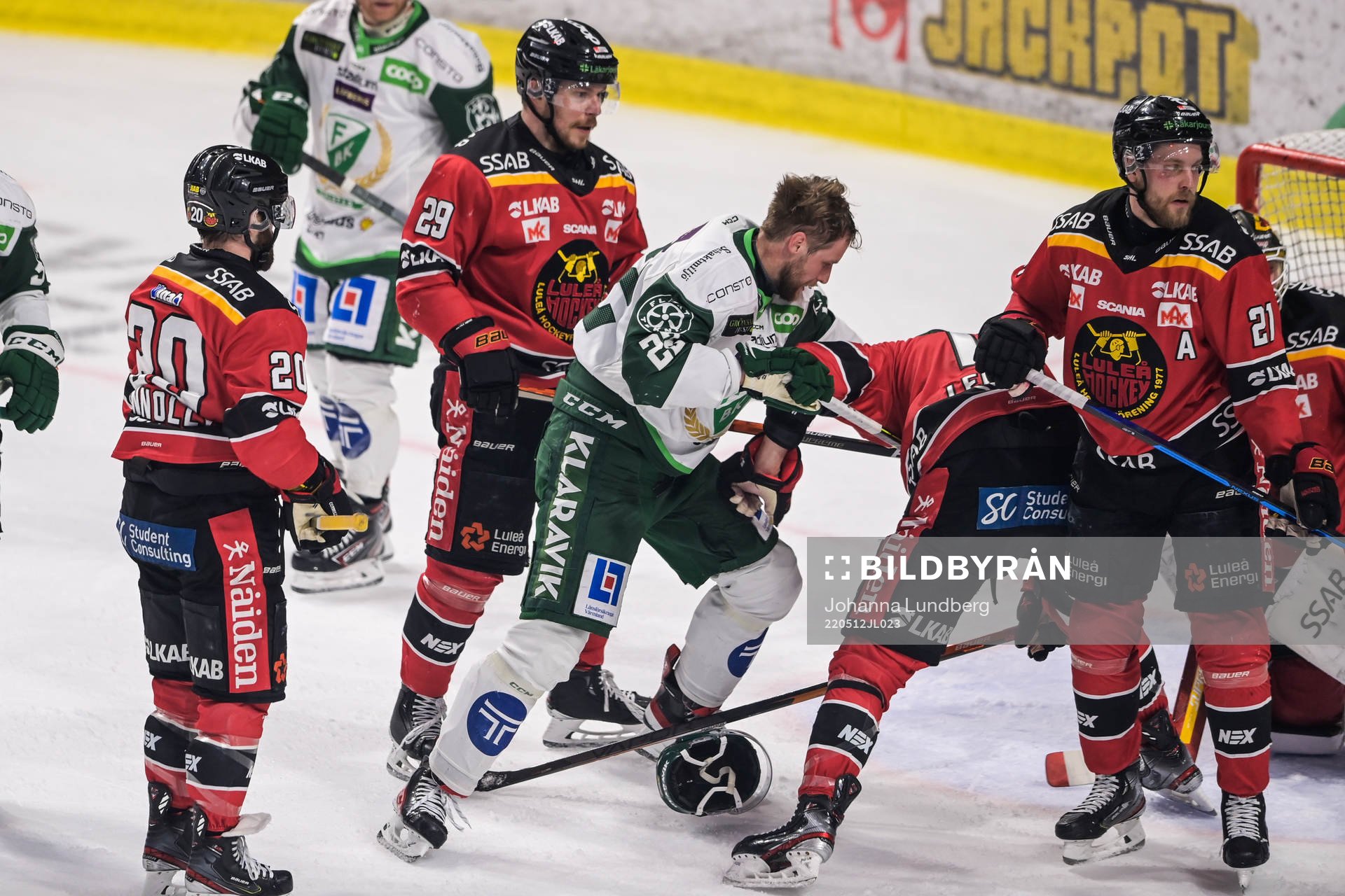 Färjestads Per Åslund och Luleås Sami Lepistö i