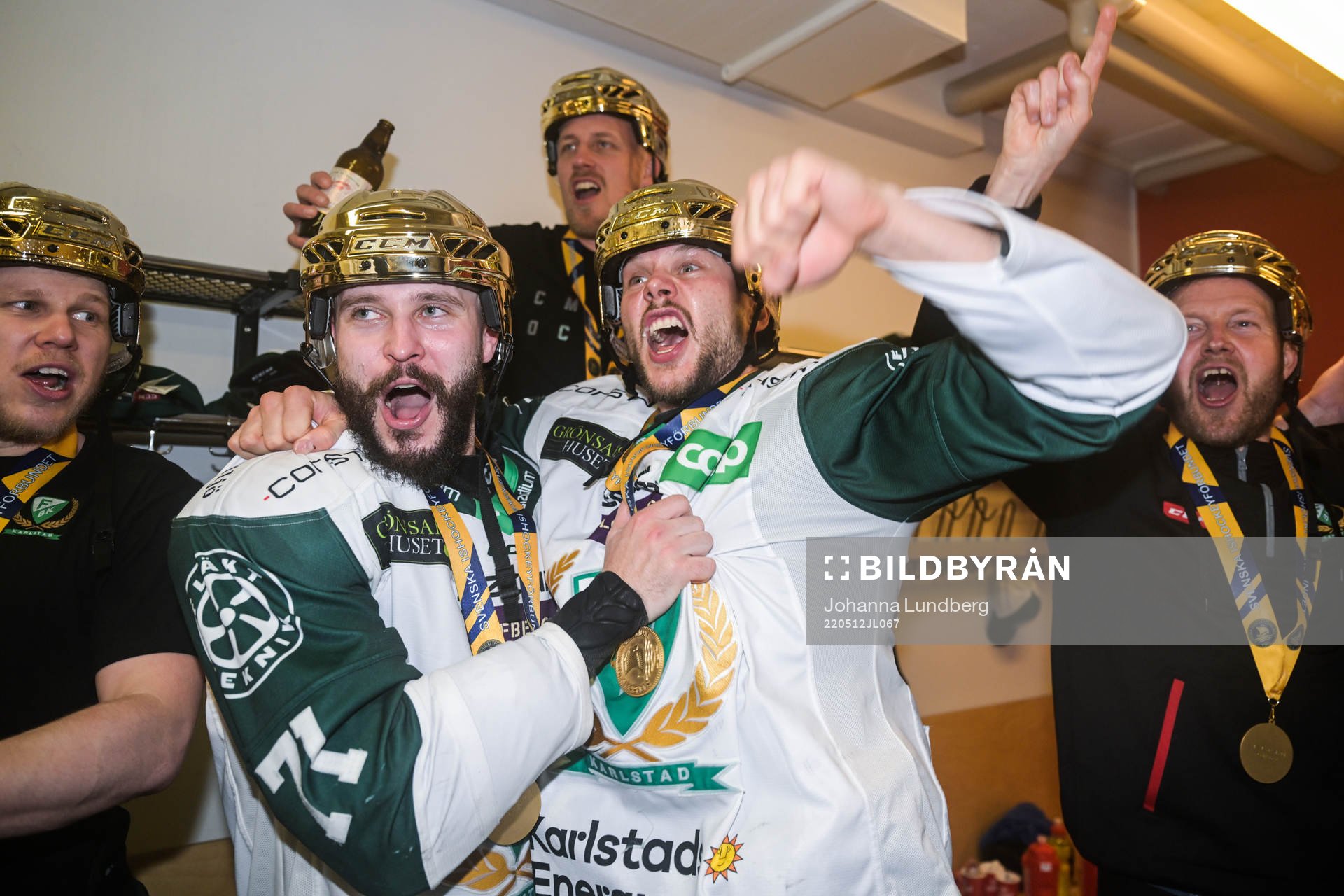 Färjestads Jesse Virtanen och Theodor Lennström jublar