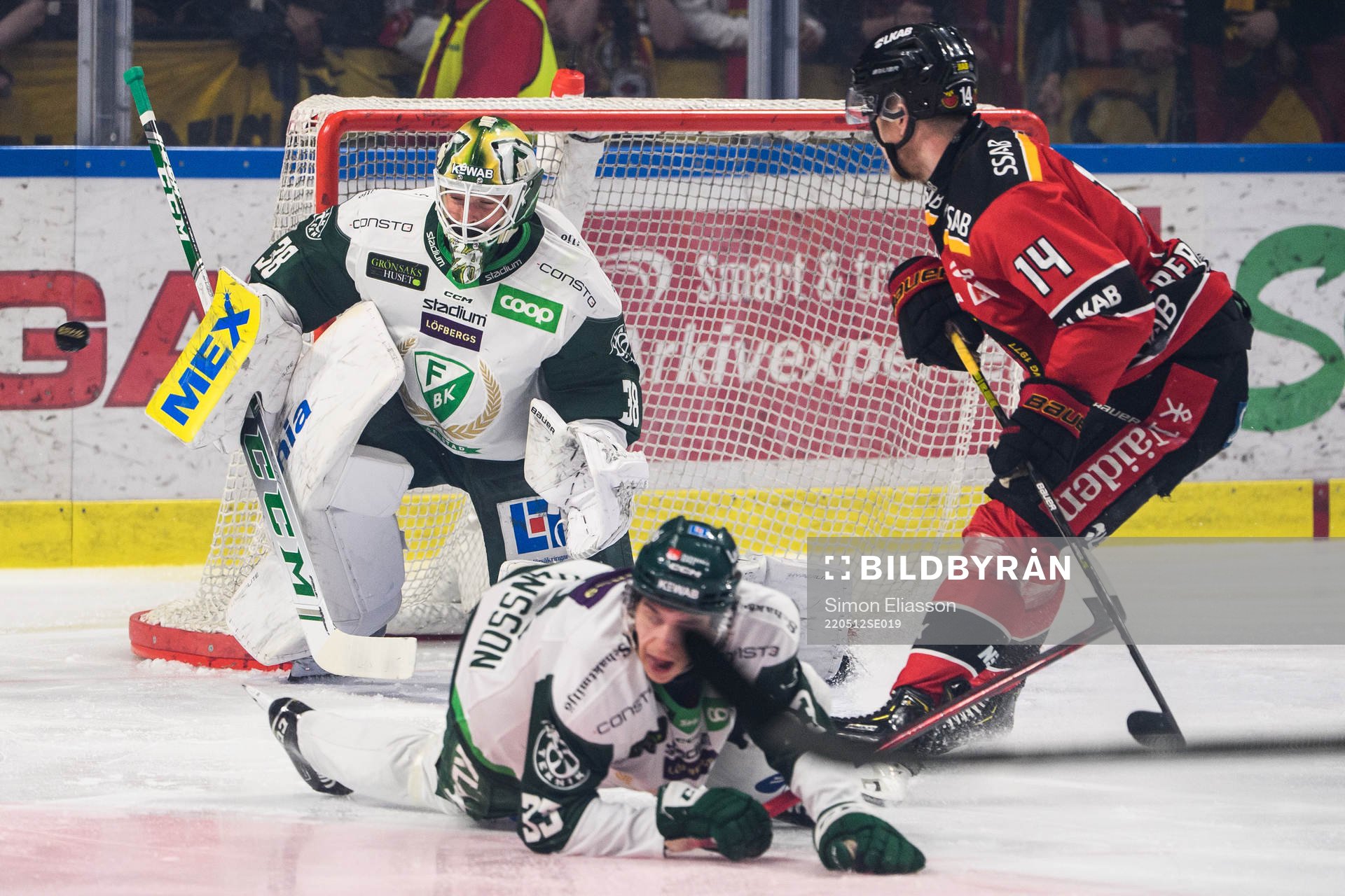 Färjestads målvakt Dominik Furch och Luleås Jonas