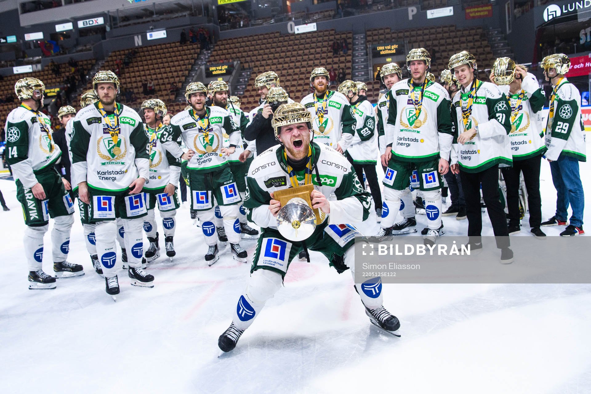 Färjestads Adam Ginning jublar med LeMat