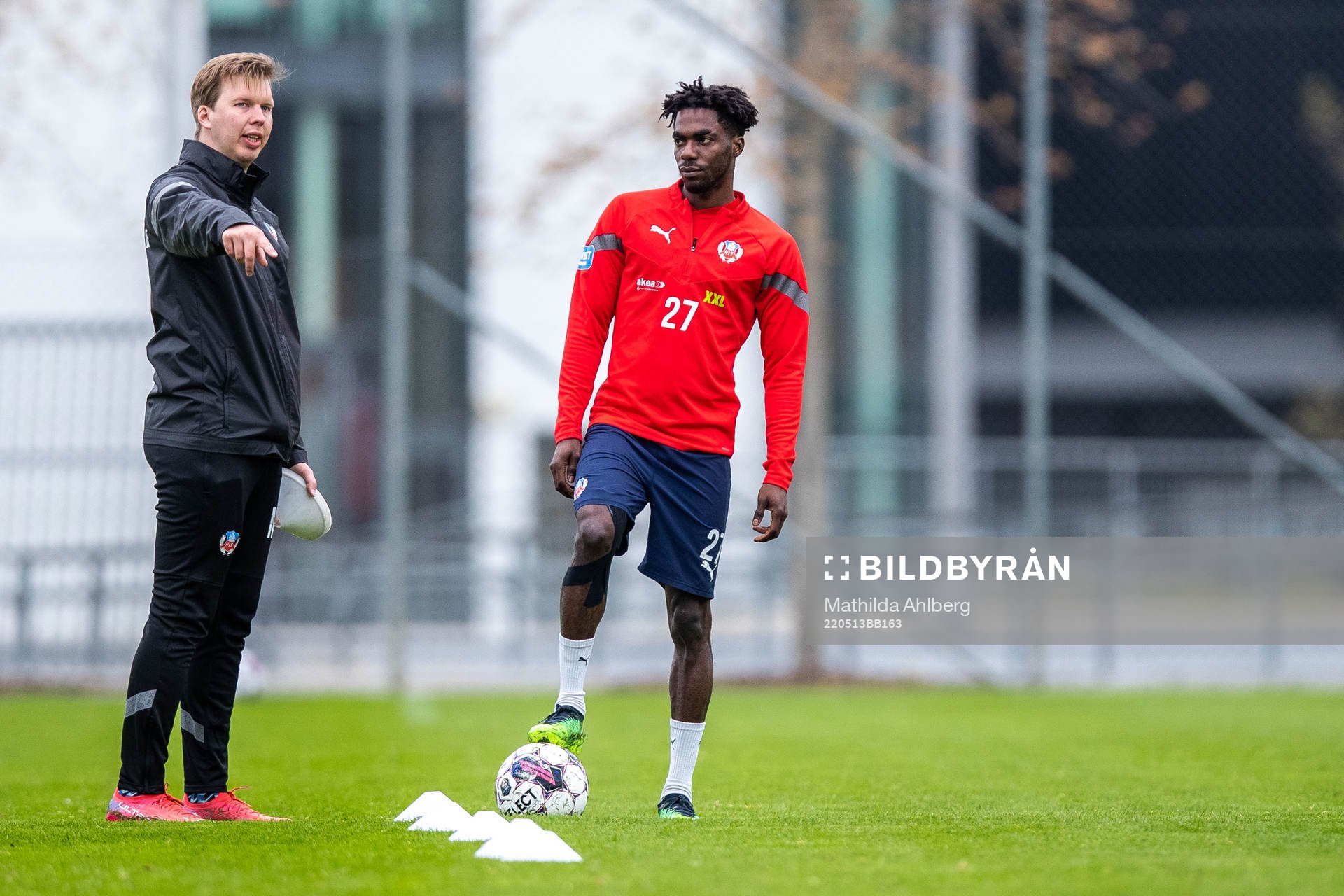 Fysioterapeut Marcus Linnér och Benjamin Acquah