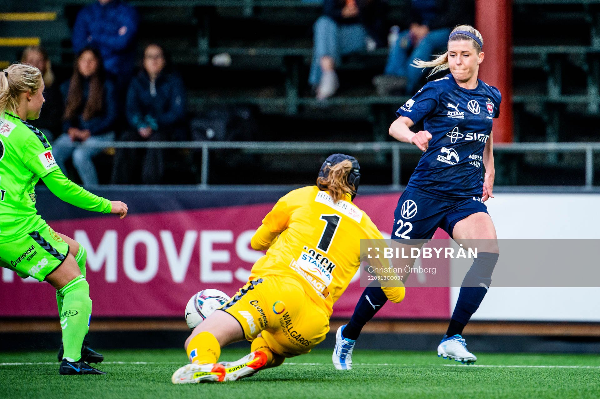 Rosengårds Olivia Schough mot Kristianstads målvakt