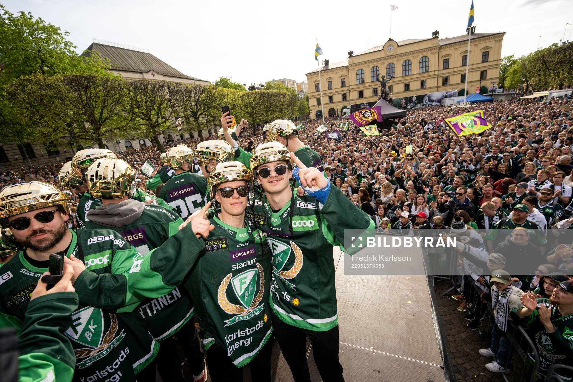 Färjestads Anton Berglund och Lucas Forsell jublar
