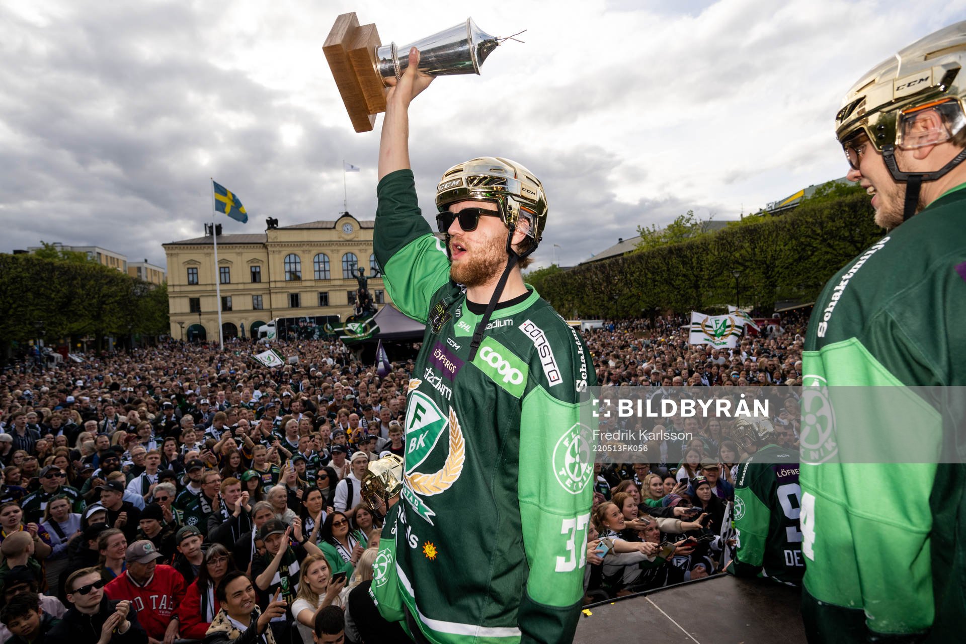 Färjestads Adam Ginning jublar