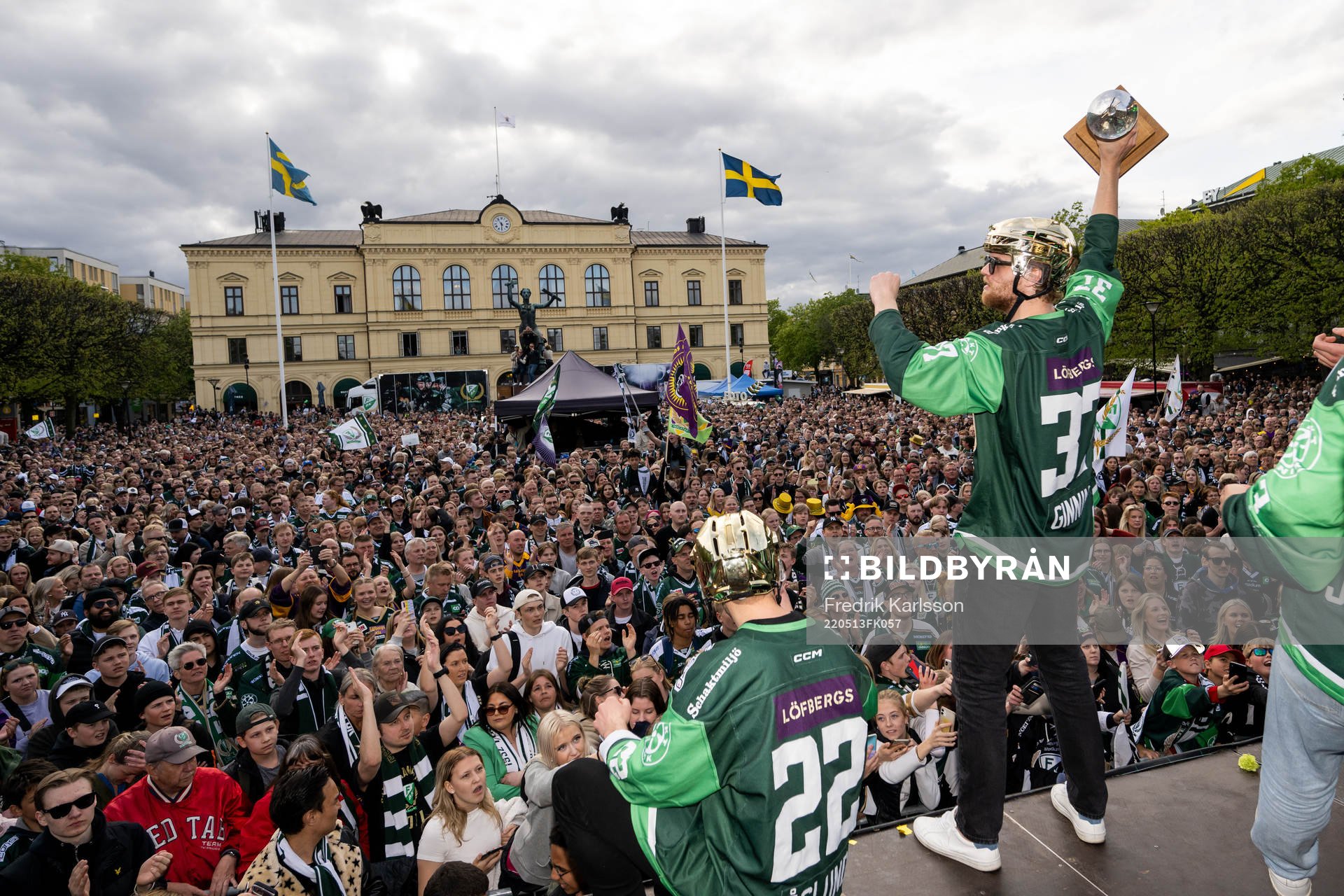Färjestads Adam Ginning jublar