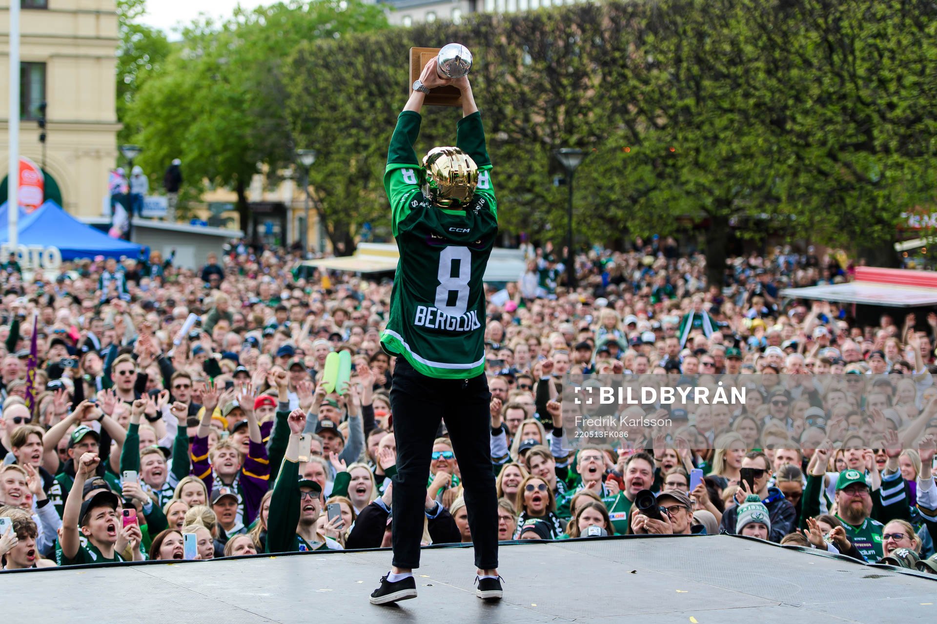 Färjestads Anton Berglund jublar