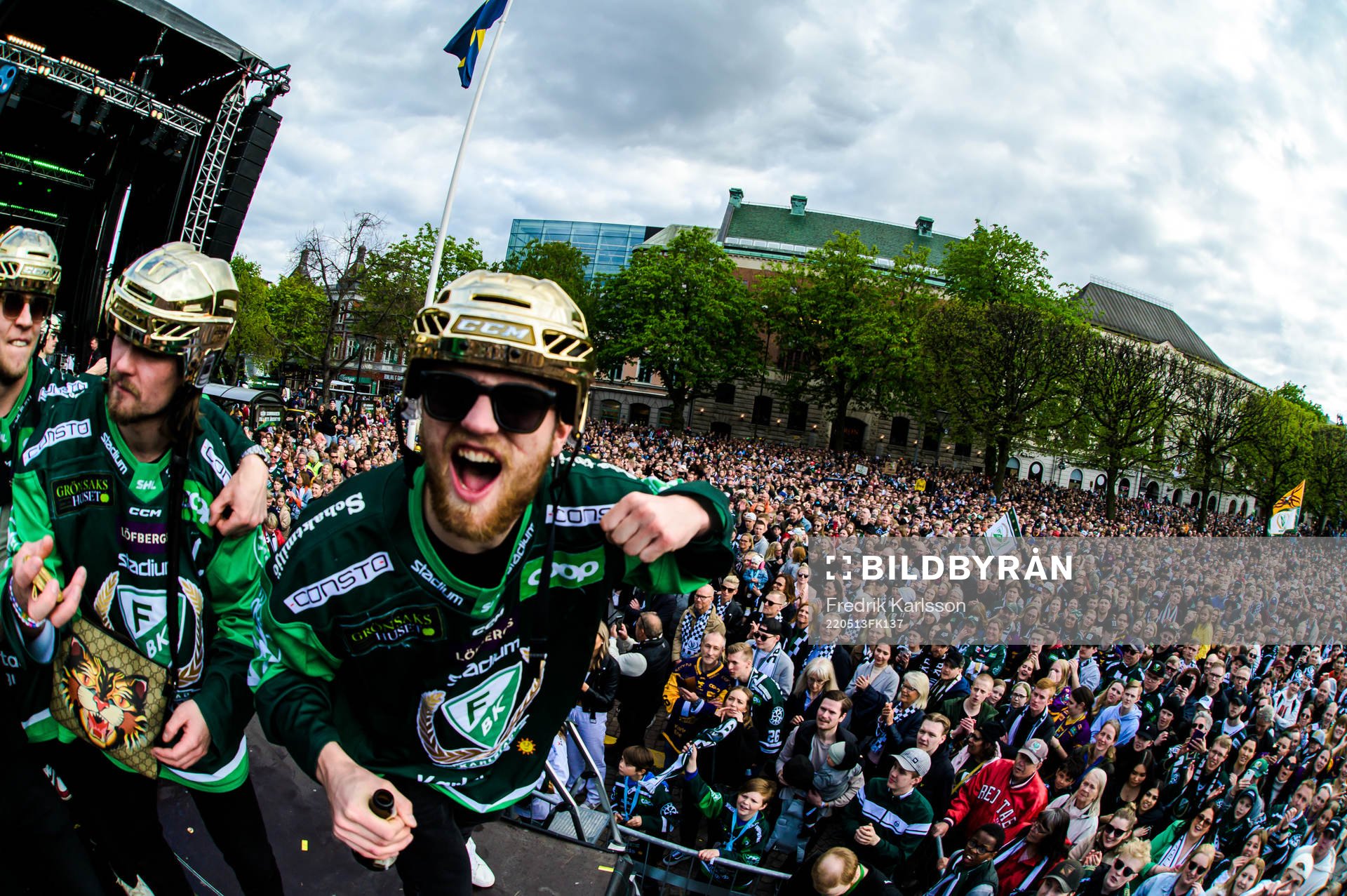 Färjestads Adam Ginning jublar