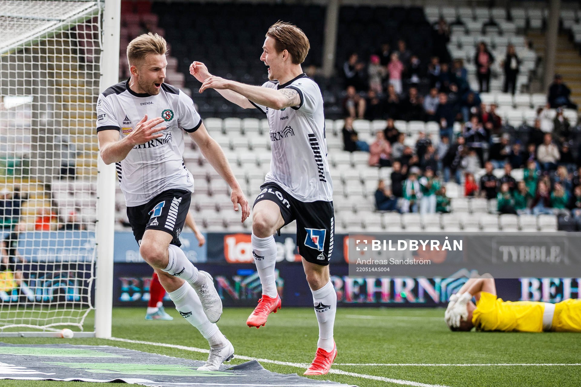 Örebros Erik Björndahl  jublar efter 1-0 under fotbollsmatchen i Superettan mellan Örebro och Öster den 14 maj 2022 i Örebro. 