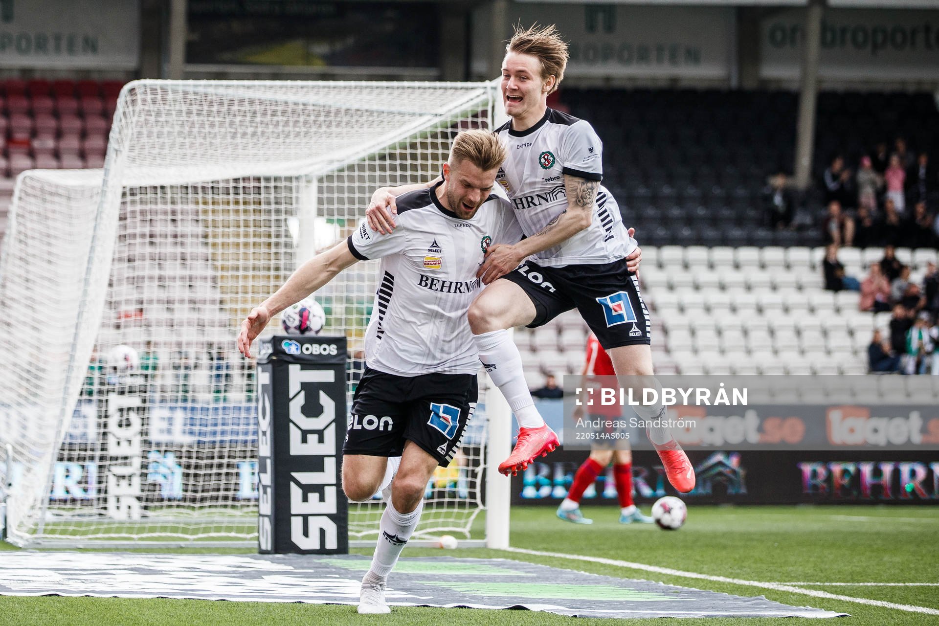 Örebros Erik Björndahl  jublar