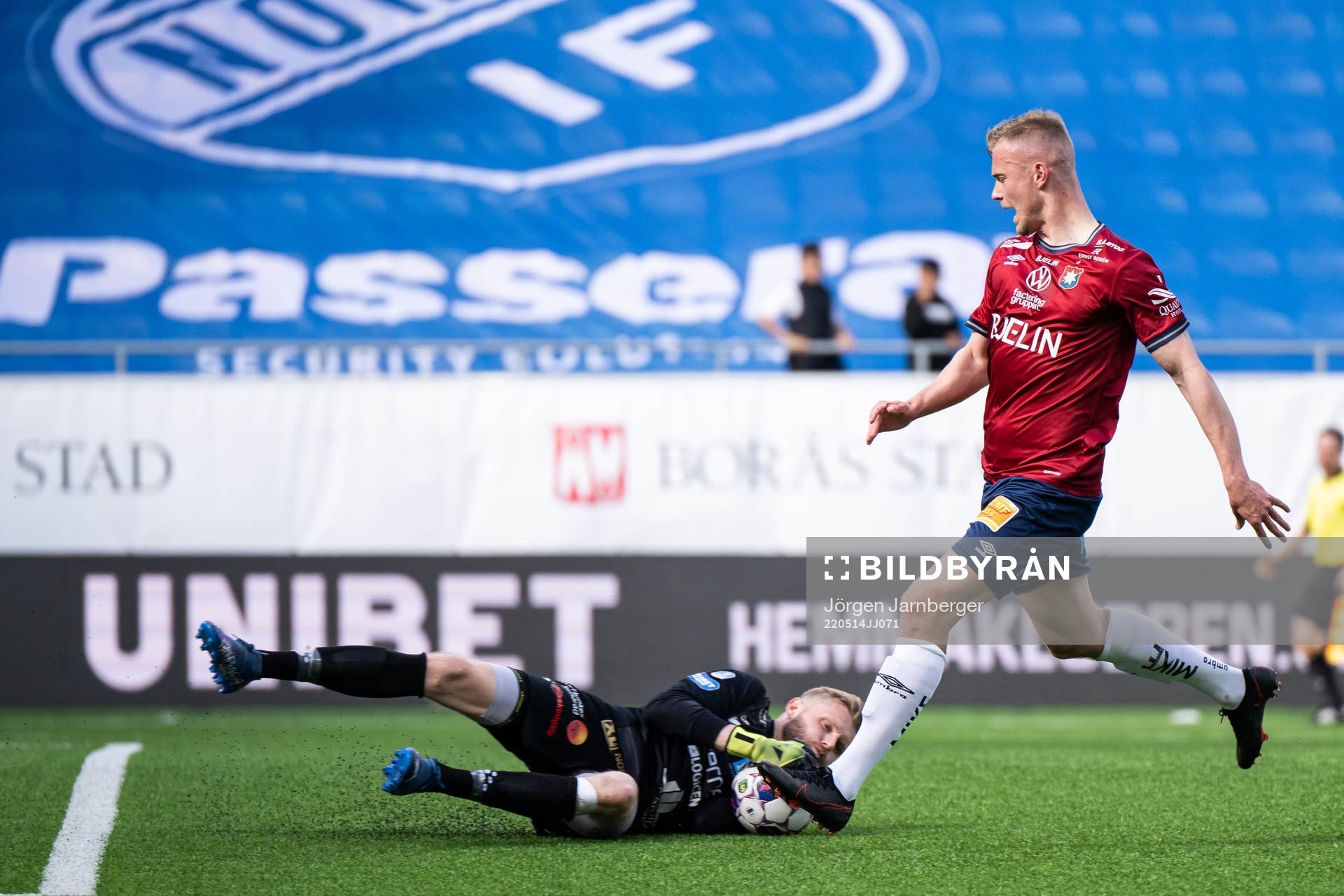 Norrbys målvakt Anton Cajtoft och Örgrytes Alexander