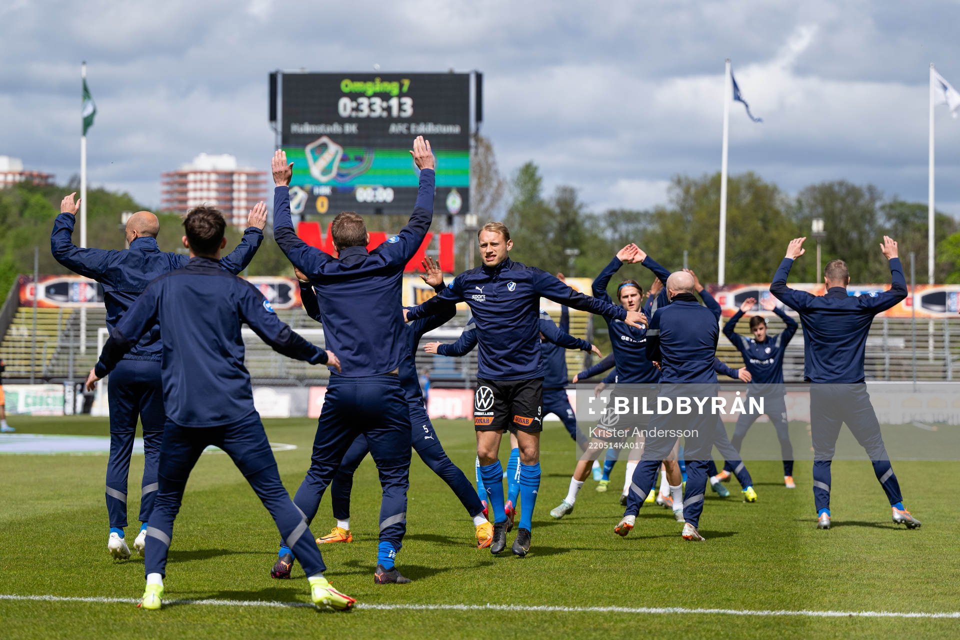 Halmstads spelare före fotbollsmatchen i Superettan mellan