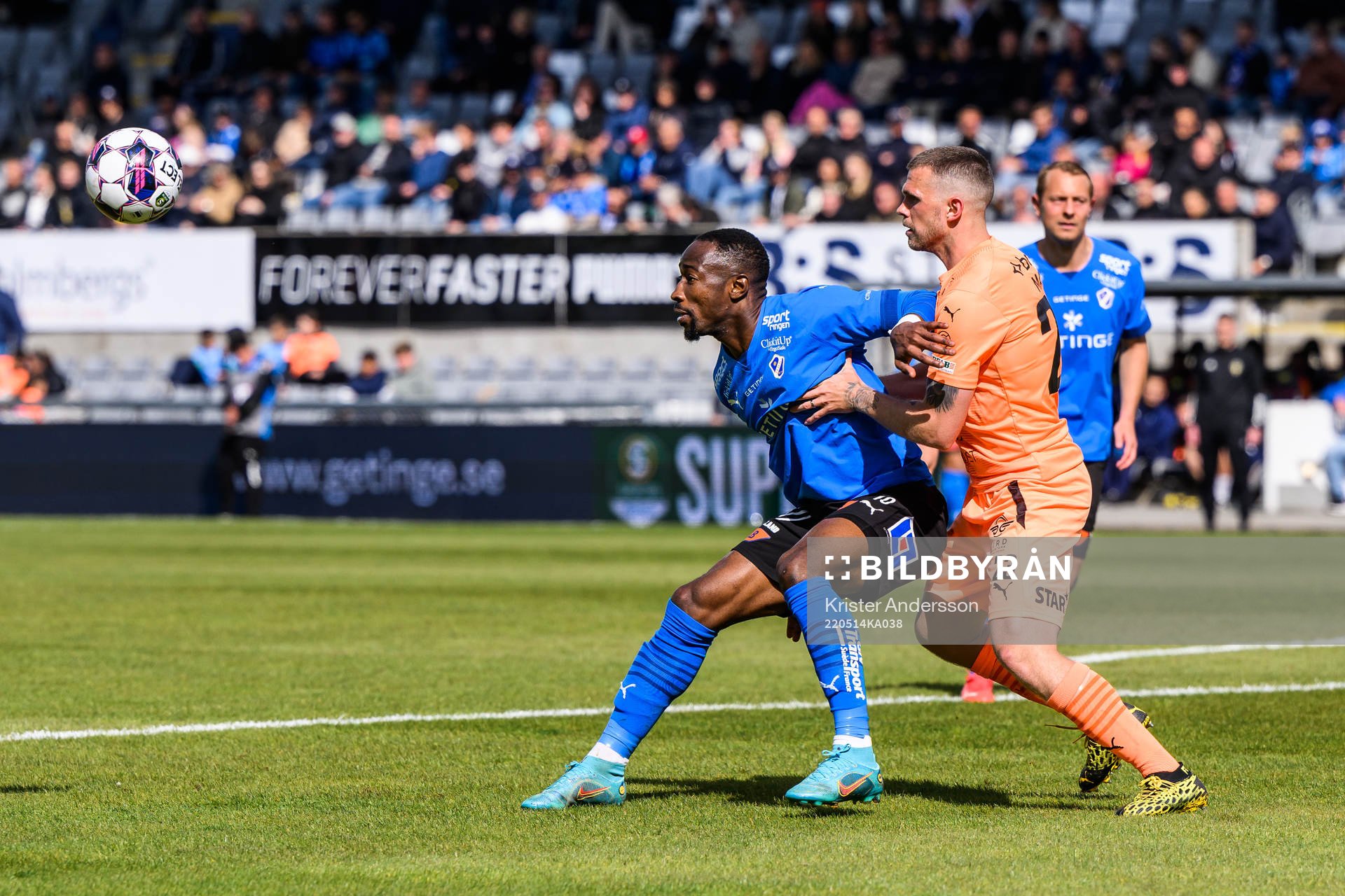 Halmstads Sadat Karim och AFC Eskilstunas Jesper Manns