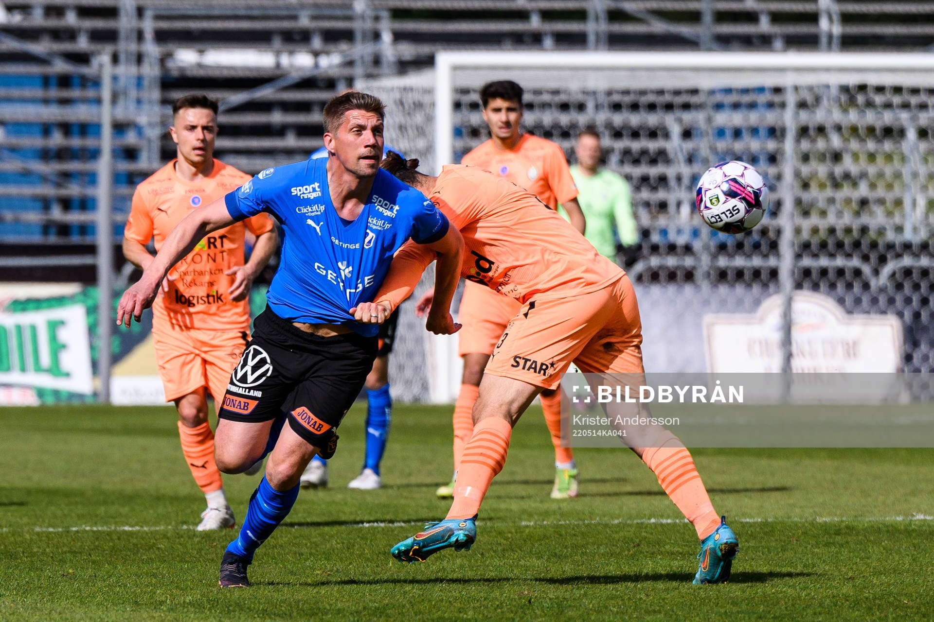 Halmstads Mikael Boman och AFC Eskilstunas Abdelkarim