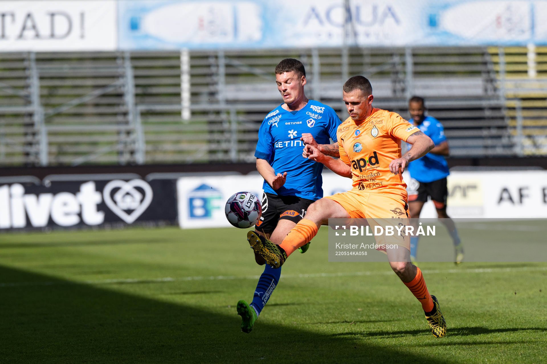 Halmstads Samuel Kroon och AFC Eskilstunas Jesper Manns