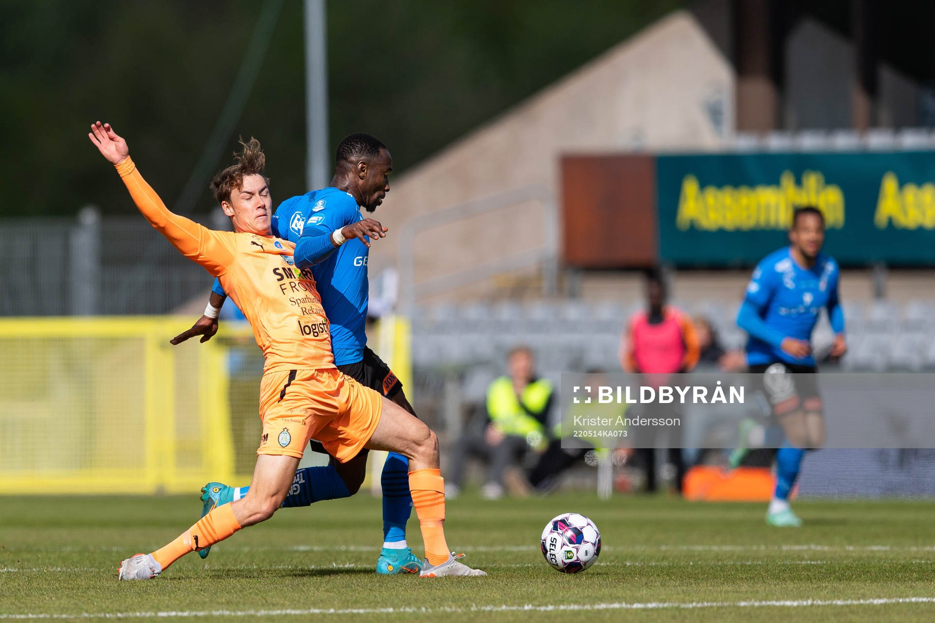 Halmstads Sadat Karim och AFC Eskilstunas Anton Ekeroth