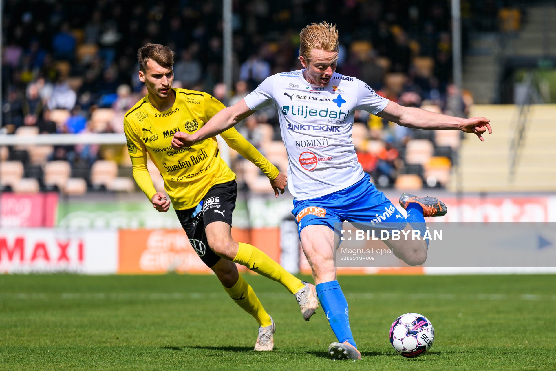 Mjällbys Rasmus Wiedesheim-Paul och Värnamos Francis de