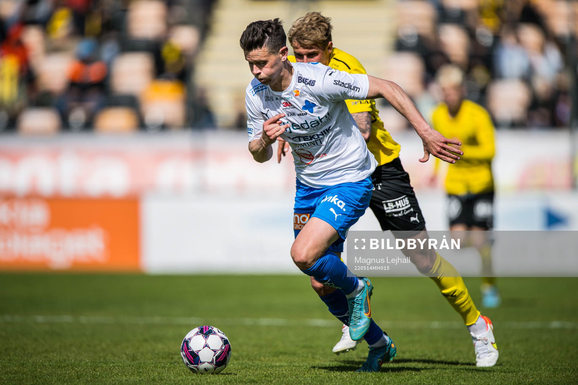Värnamos Marcus Antonsson och Mjällbys Magnus Wørts