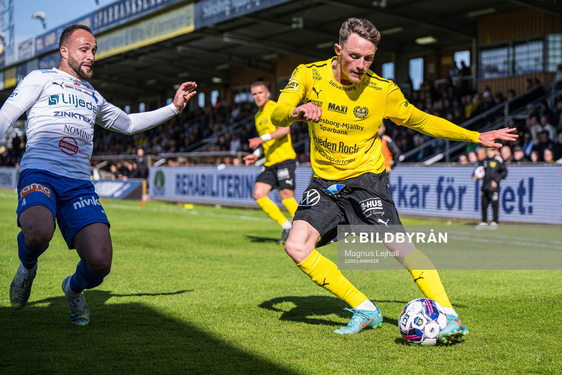 Mjällbys Noah Persson och Värnamos Evaldo Nascimento