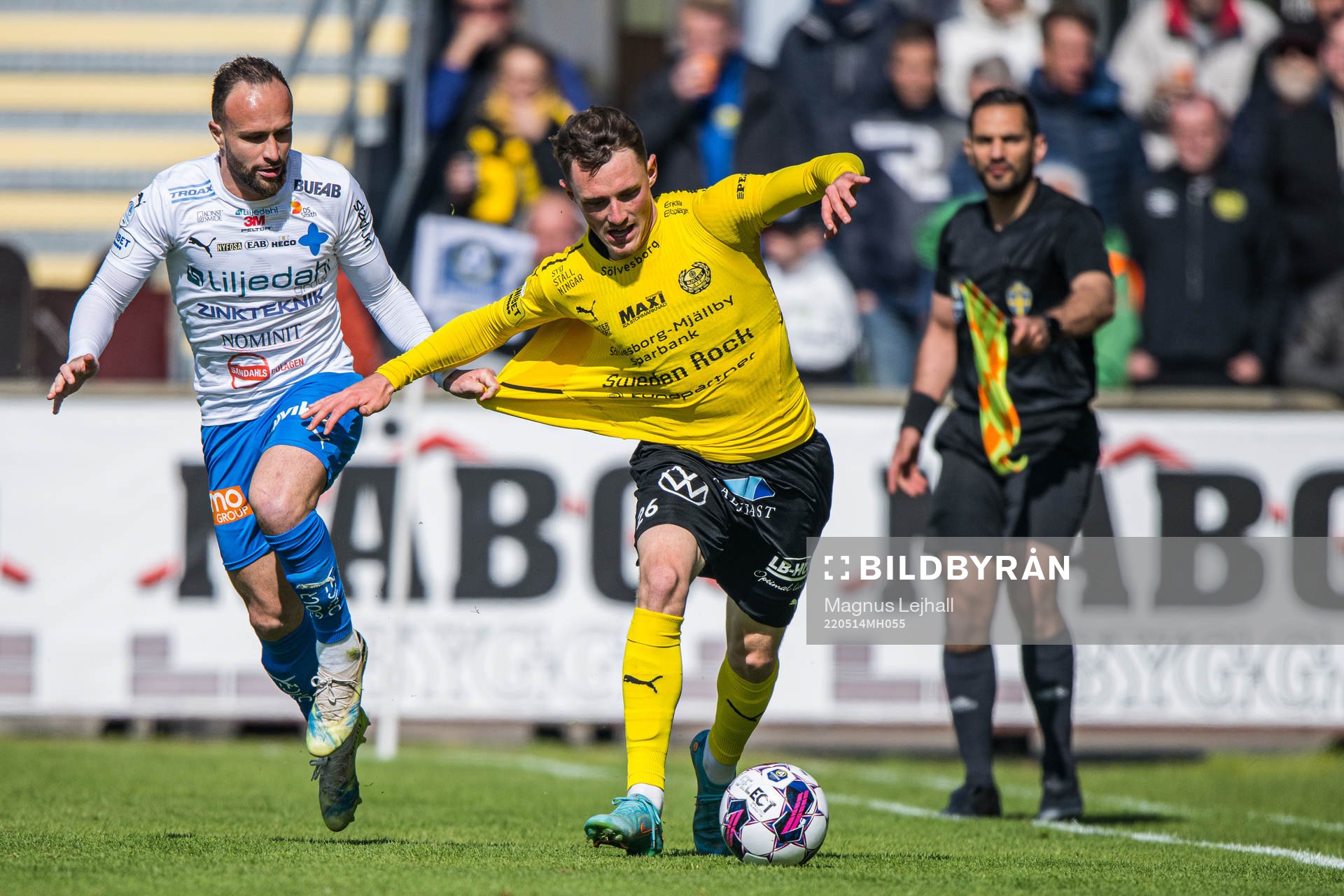 Mjällbys Noah Persson och Värnamos Evaldo Nascimento