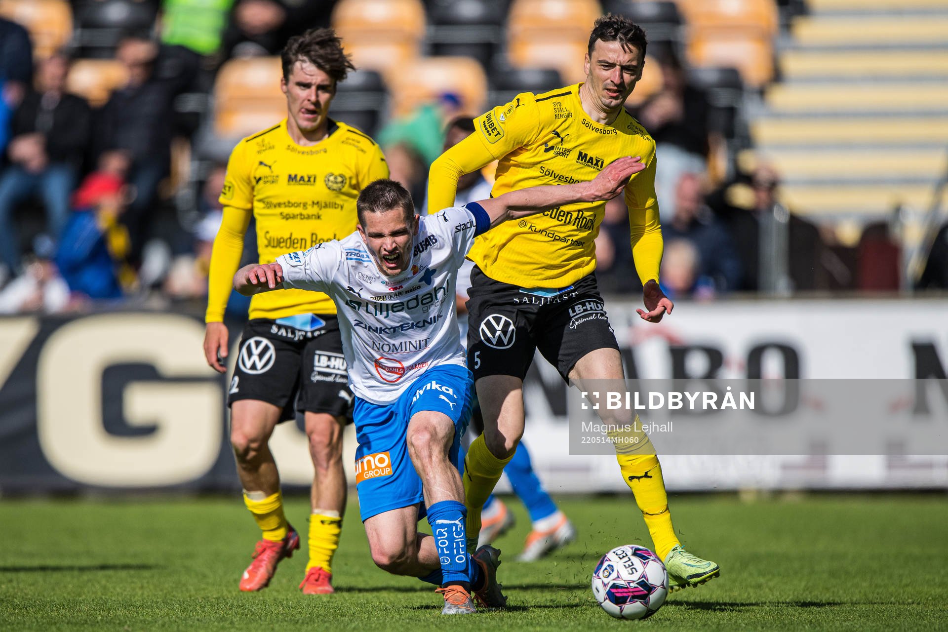 Värnamos Oscar Johansson mot Mjällbys Jetmir Haliti och