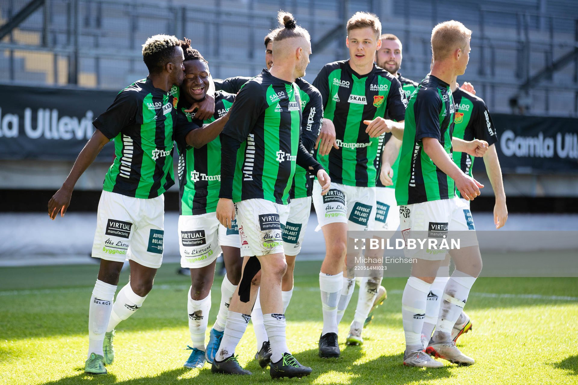 GAIS Michael Kargbo jublar med lagkamrater