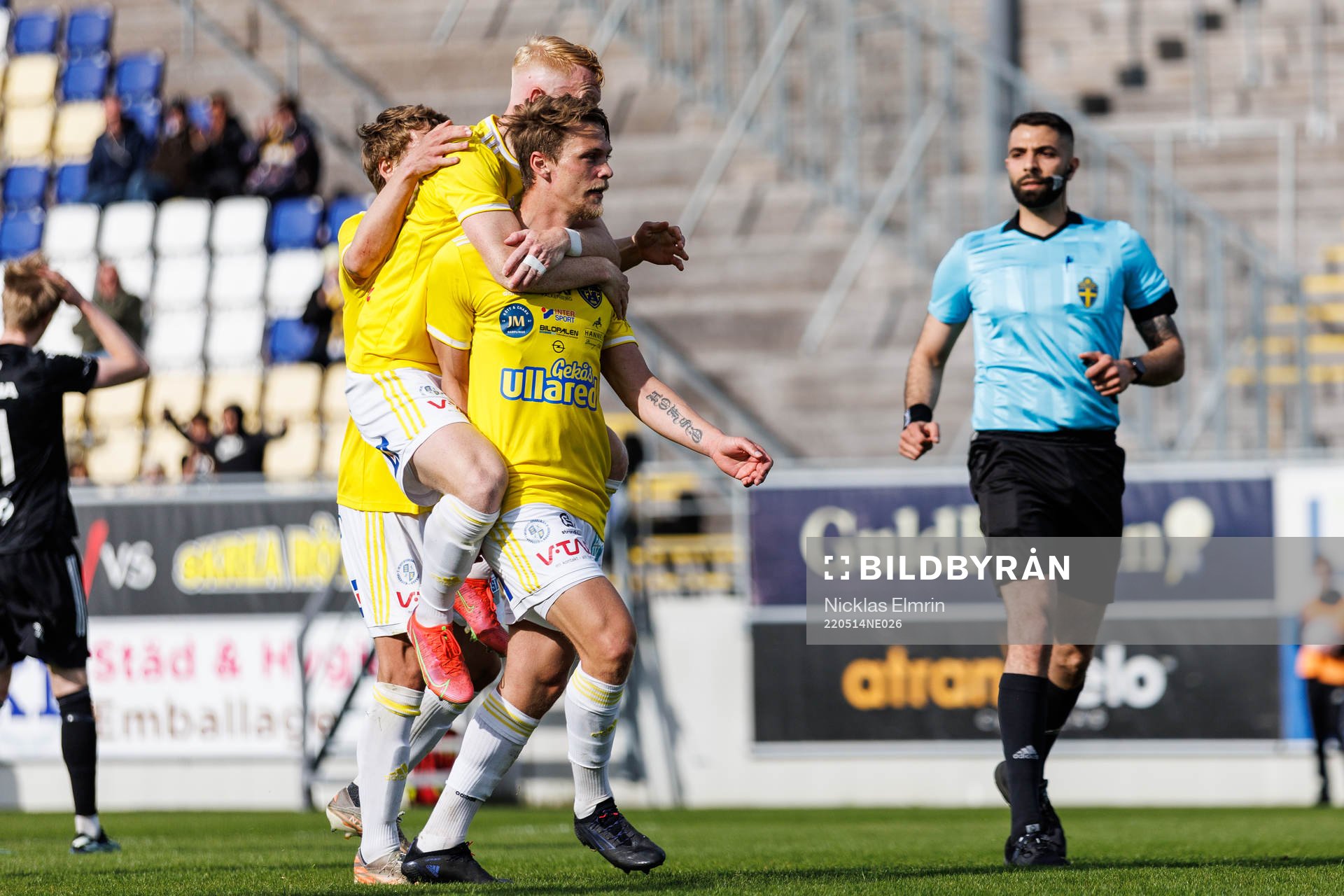 Falkenbergs Robin Hofsö jublar