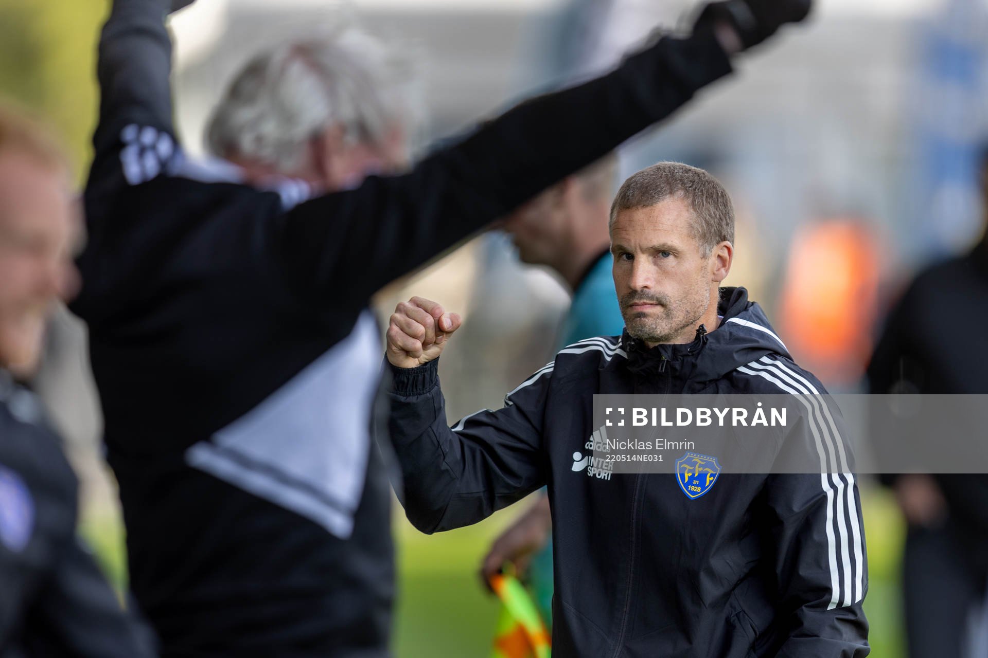 Falkenbergs tränare Christoffer Andersson jublar under fotbollsmatchen i Ettan södra mellan Falkenberg och Oskarshamn den 14 maj 2022 i Falkenberg.