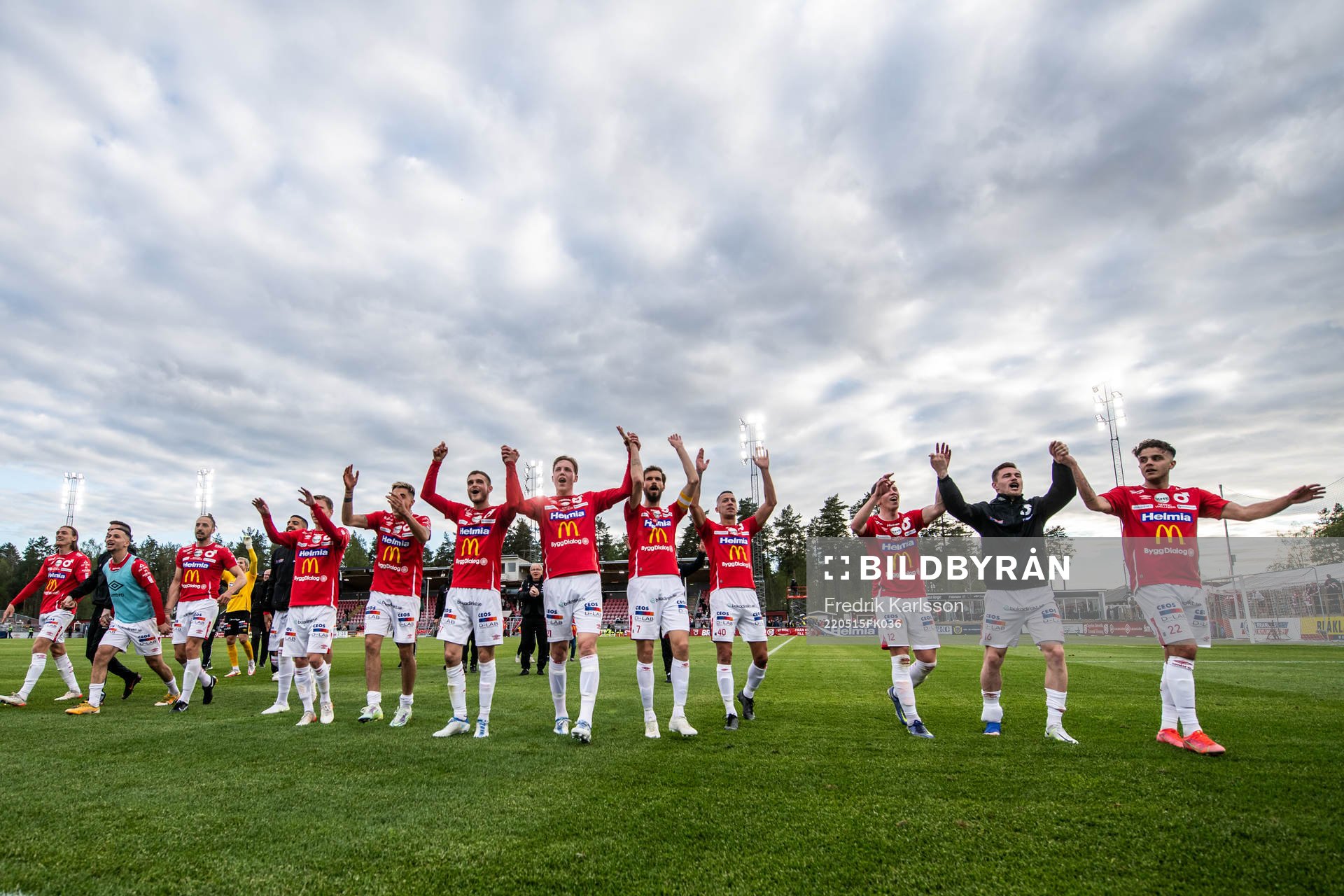 Degerfors spelare jublar