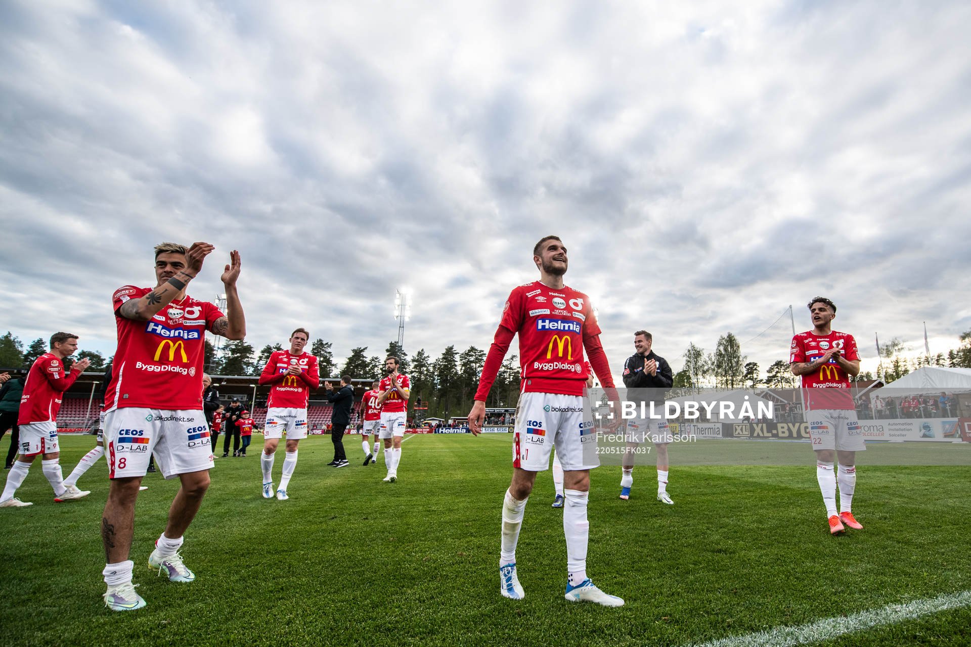 Degerfors Diego Campos och Christos Gravius jublar med