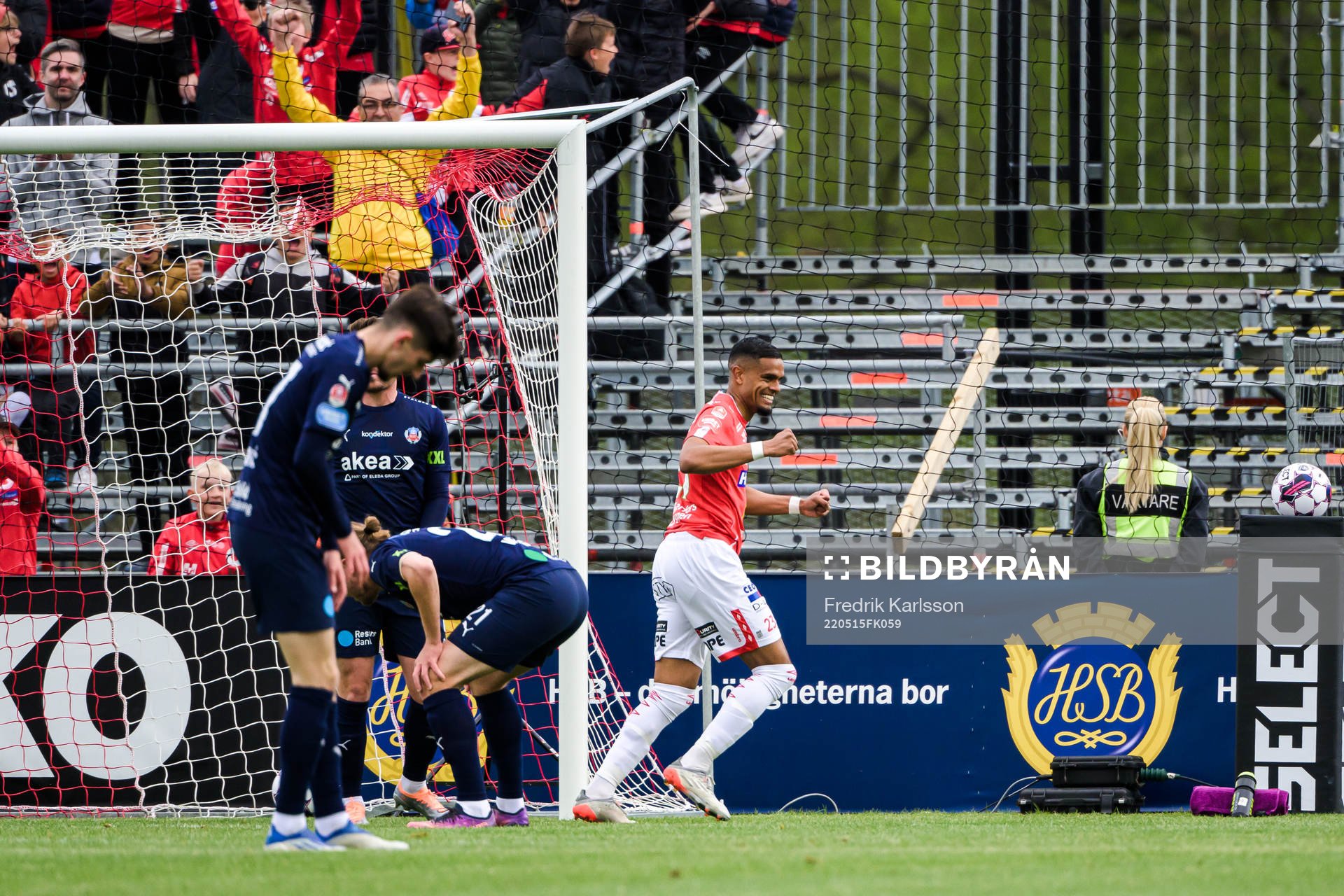Degerfors Adhavan Rajamohan jublar efter han gjort 1-0 under fotbollsmatchen i Allsvenskan mellan Degerfors och Helsingborg den 15 maj 2022 i Degerfors. 