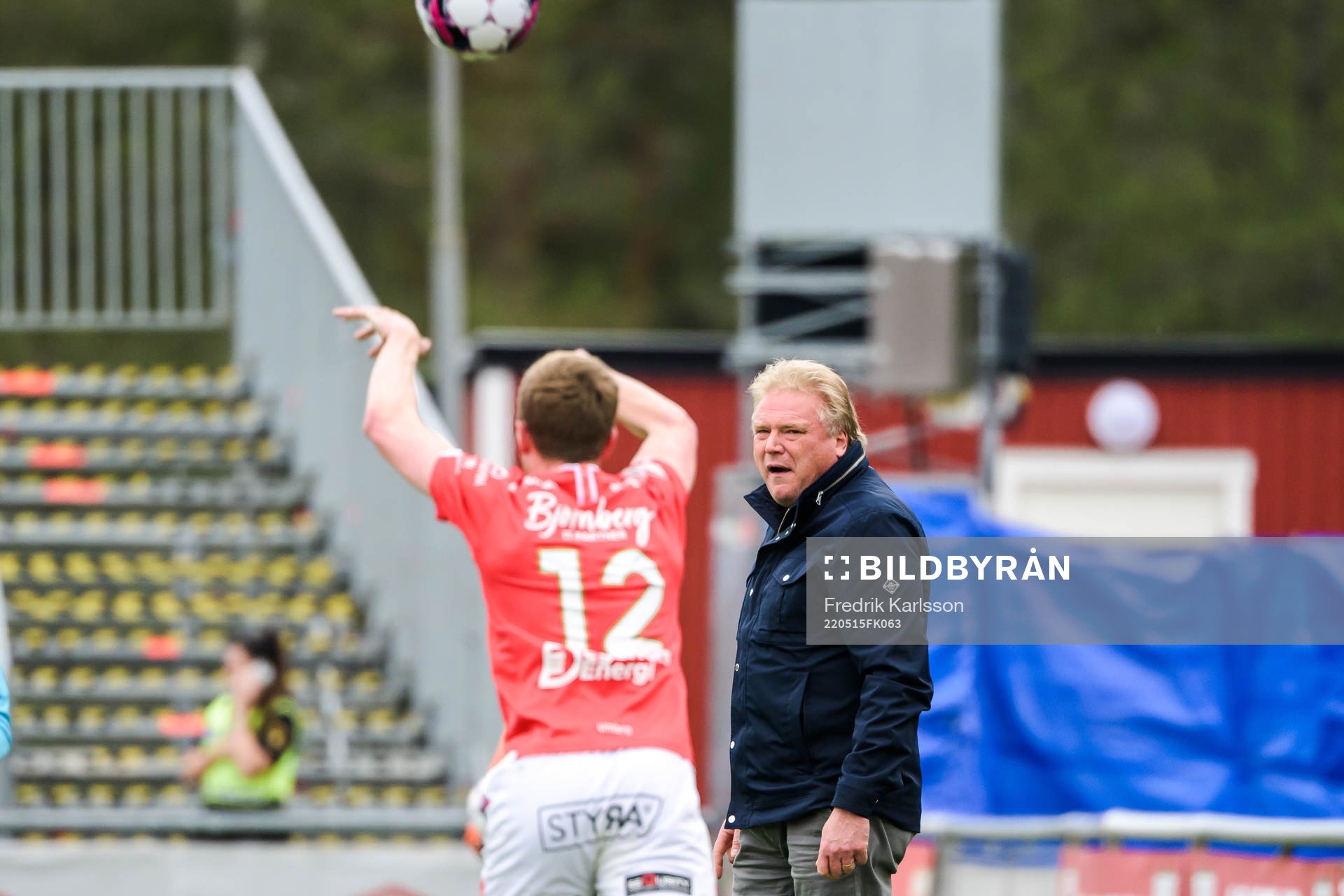 Helsingborgs tränare Jörgen Lennartsson under fotbollsmatchen i Allsvenskan mellan Degerfors och Helsingborg den 15 maj 2022 i Degerfors.