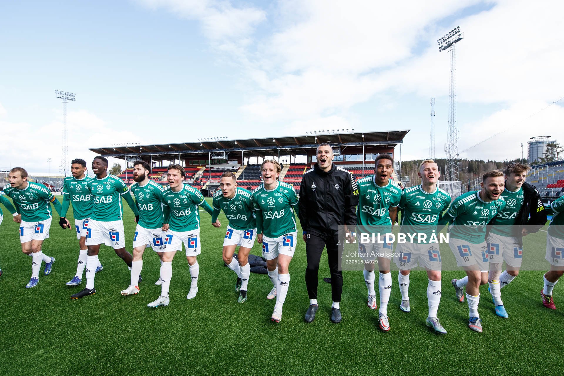 Brages  spelare jublar