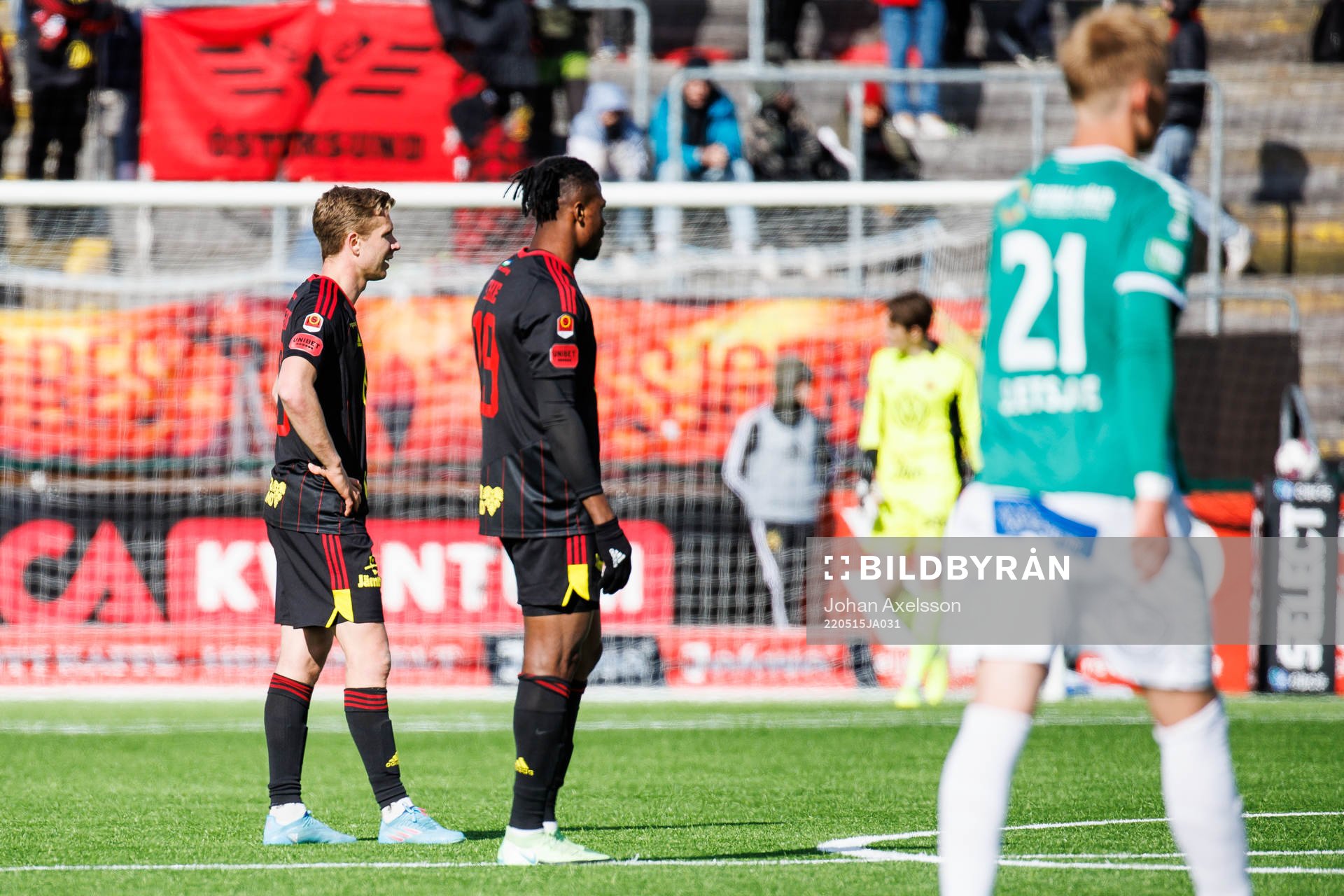 Östersunds Ludvig Fritzson och Uchen Sabastine deppar