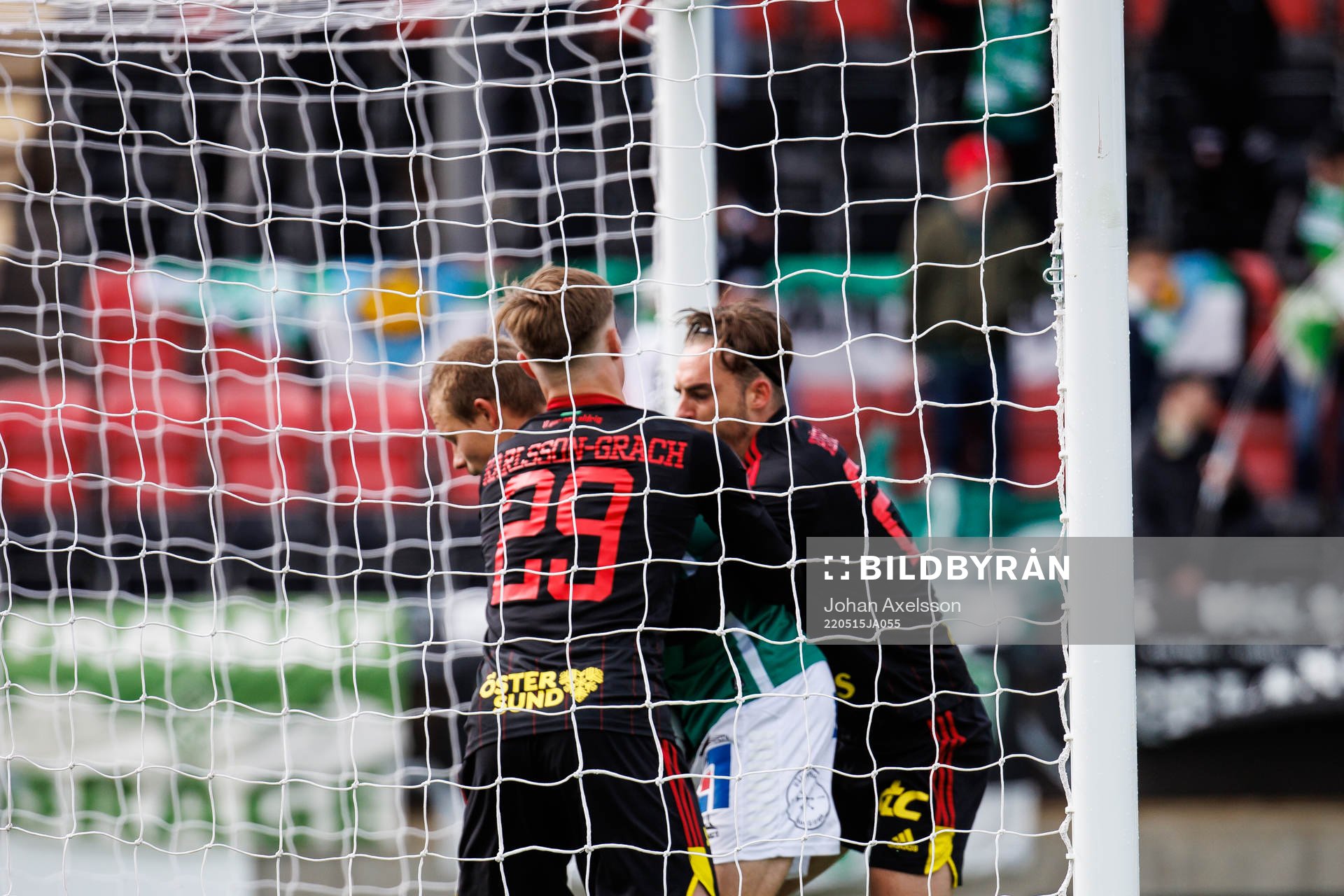 Östersunds Sebastian Karlsson Grach och Felix Hörberg  i