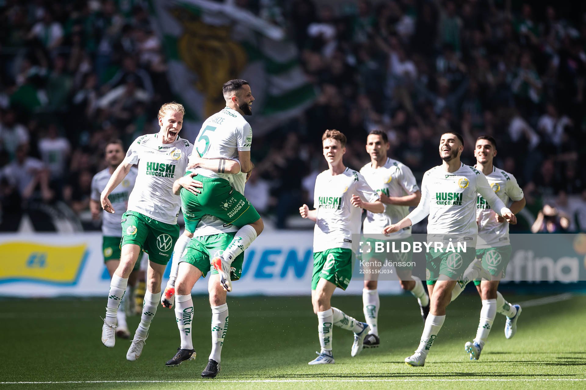 Hammarbys Mohanad Jeahze jublar med Gustav Ludwigson,