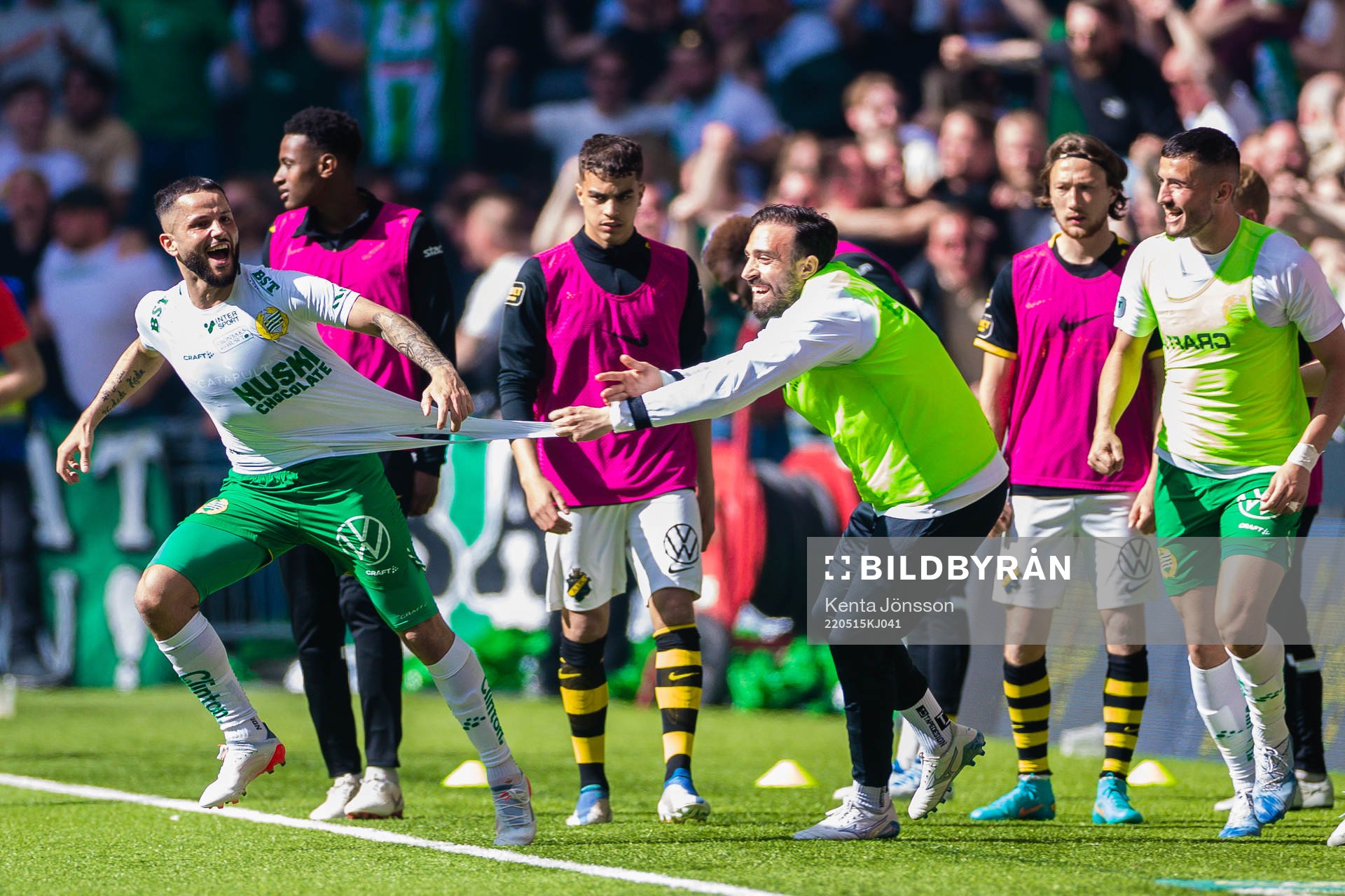 Hammarbys Mohanad Jeahze jublar med Abdul Khalili och