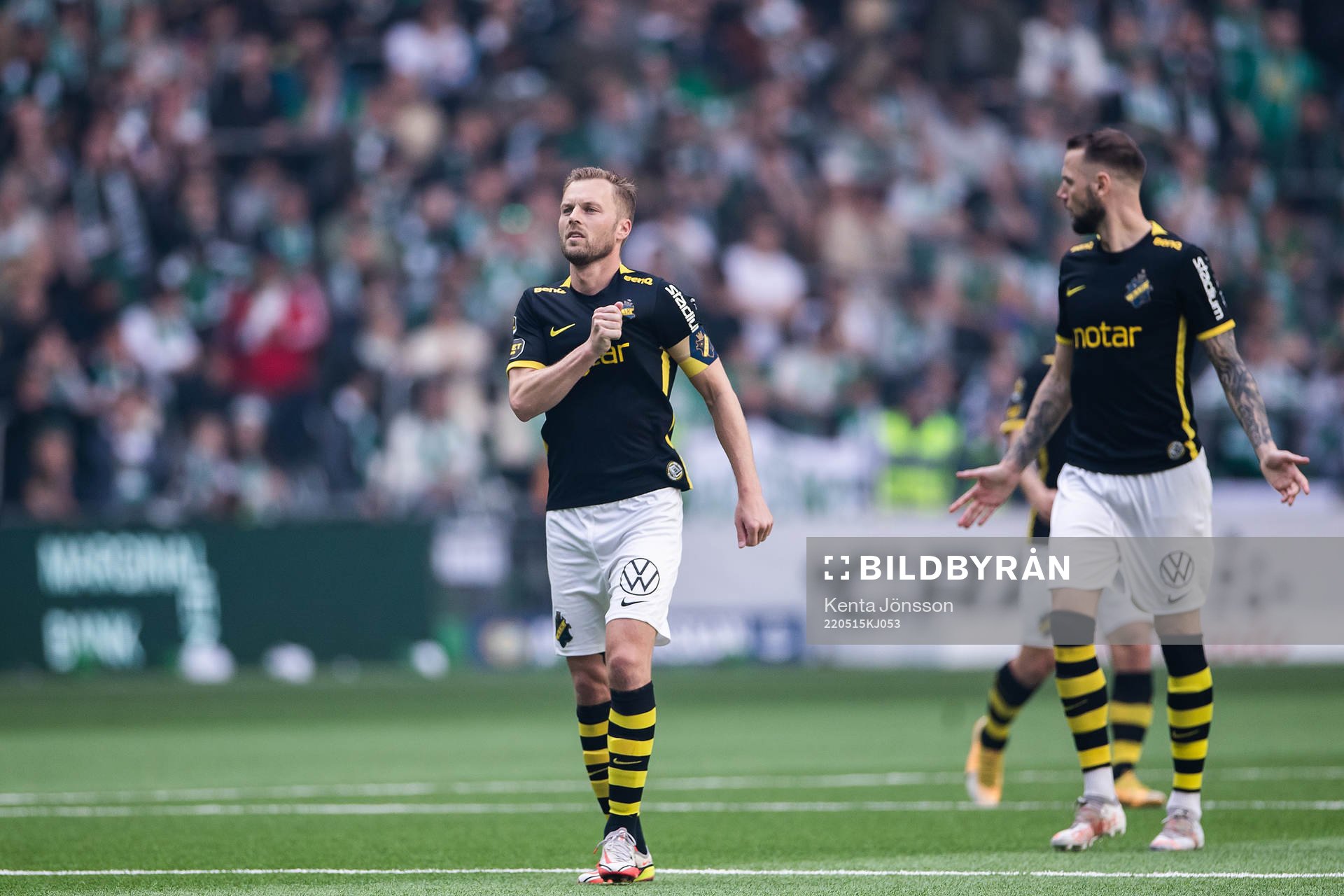 s Sebastian Larsson jublar